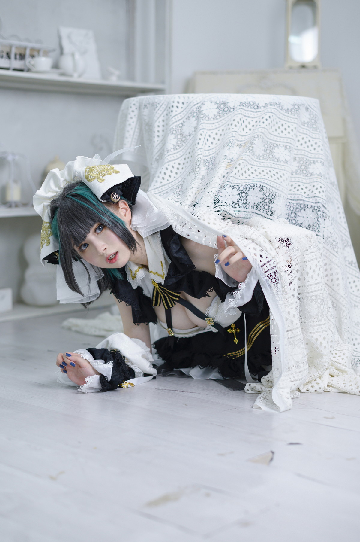 xgyw.top_二次元美少女PAKI酱柴郡主题性感露胸薄纱裙配白丝袜秀豪乳翘臀诱惑写真40P
