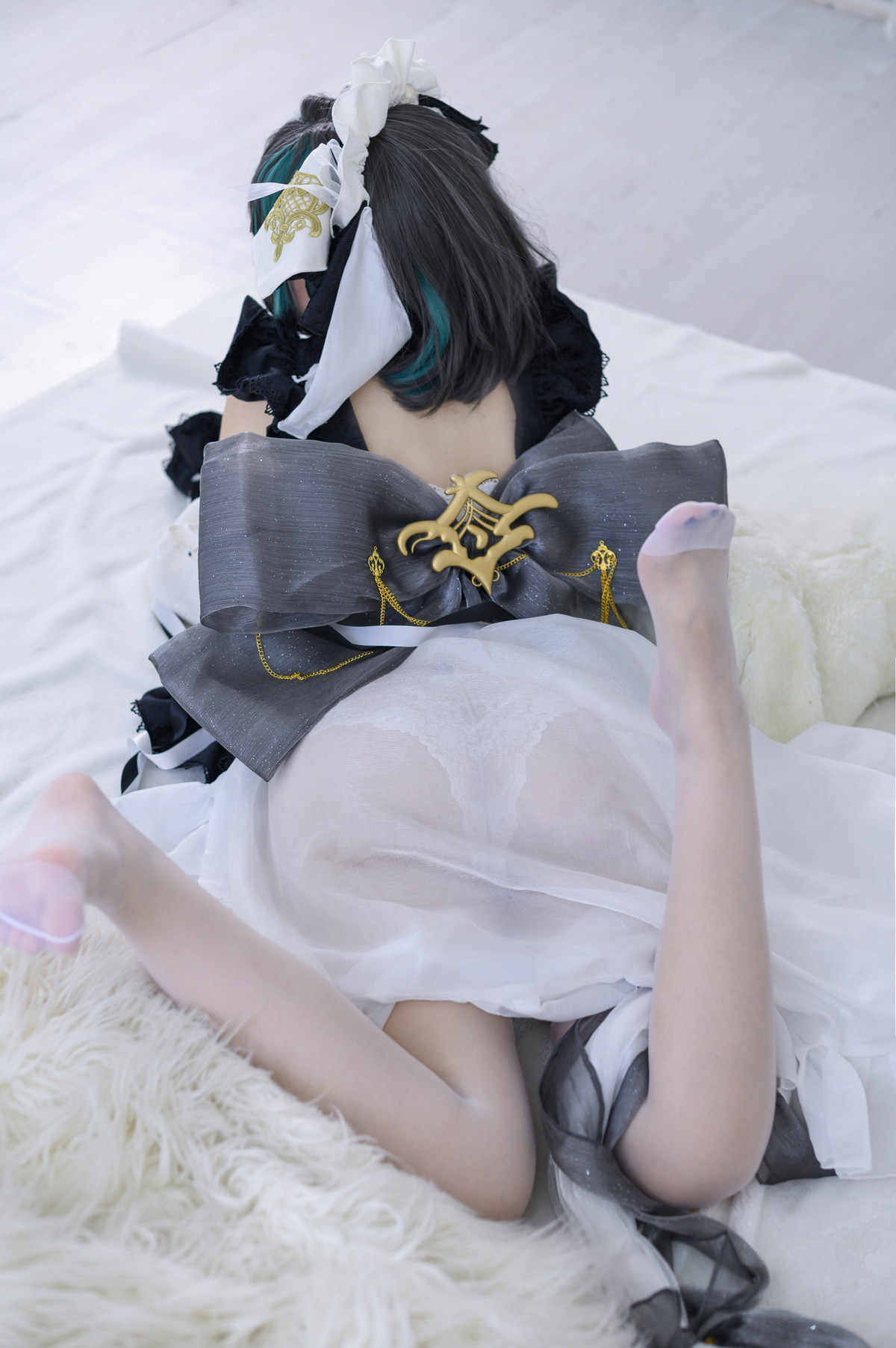 xgyw.top_二次元美少女PAKI酱柴郡主题性感露胸薄纱裙配白丝袜秀豪乳翘臀诱惑写真40P