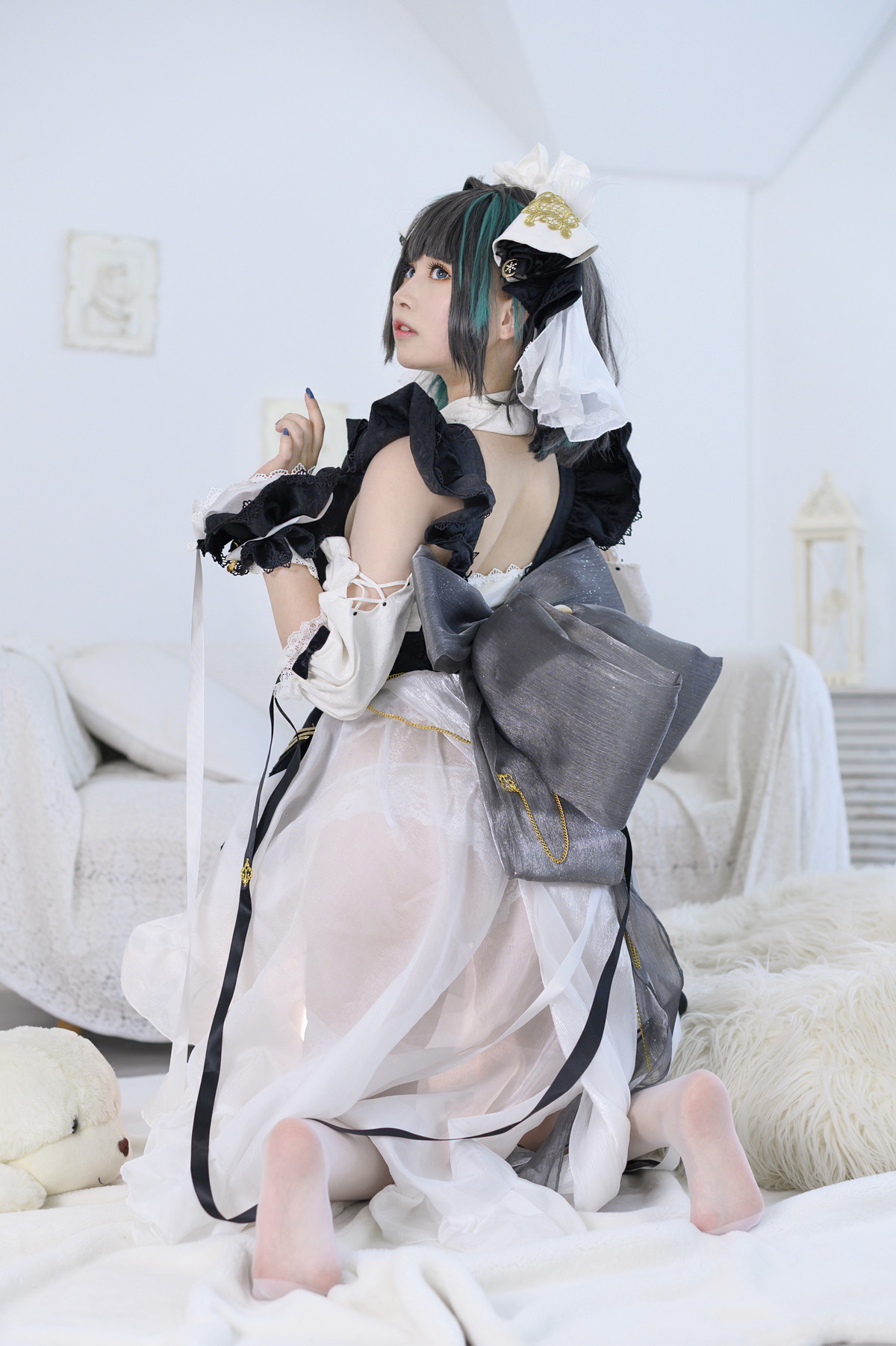 xgyw.top_二次元美少女PAKI酱柴郡主题性感露胸薄纱裙配白丝袜秀豪乳翘臀诱惑写真40P