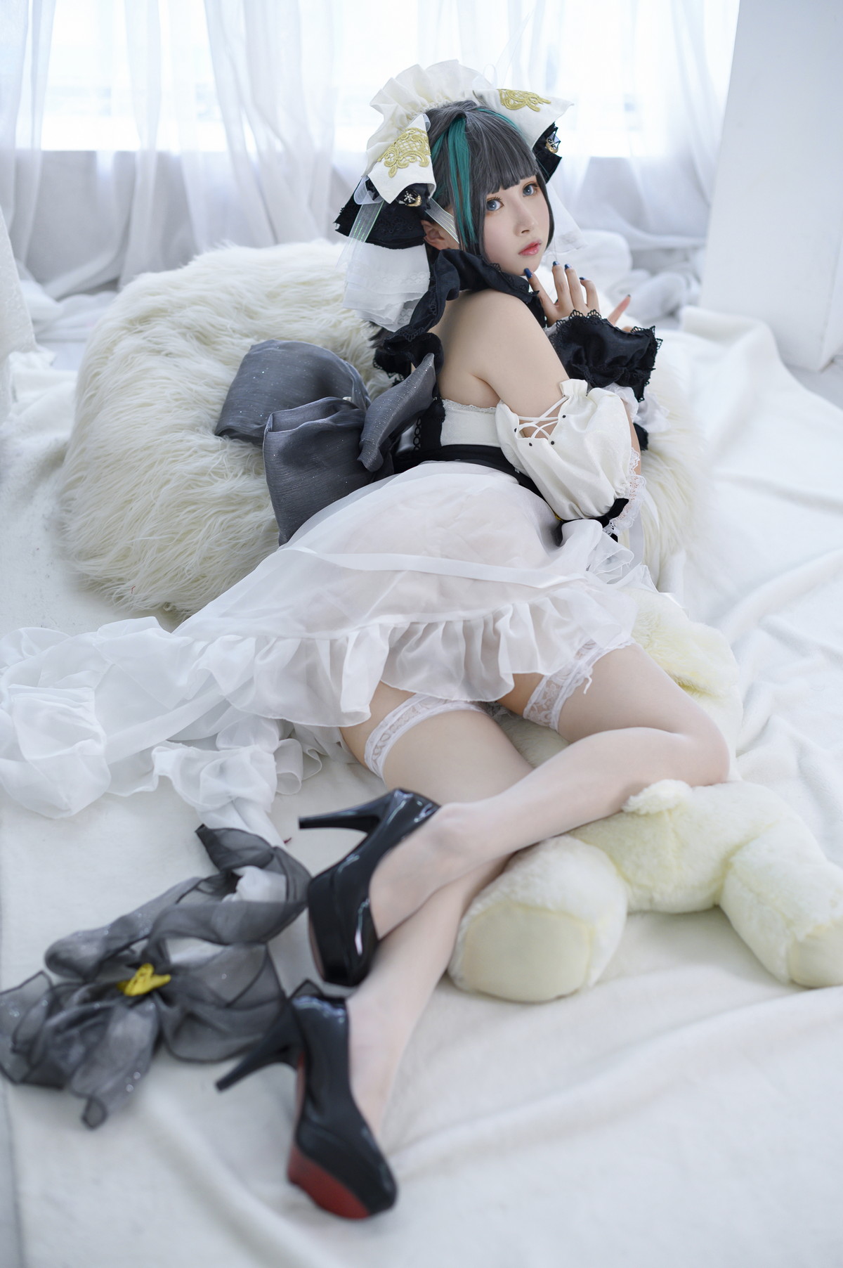 xgyw.top_二次元美少女PAKI酱柴郡主题性感露胸薄纱裙配白丝袜秀豪乳翘臀诱惑写真40P