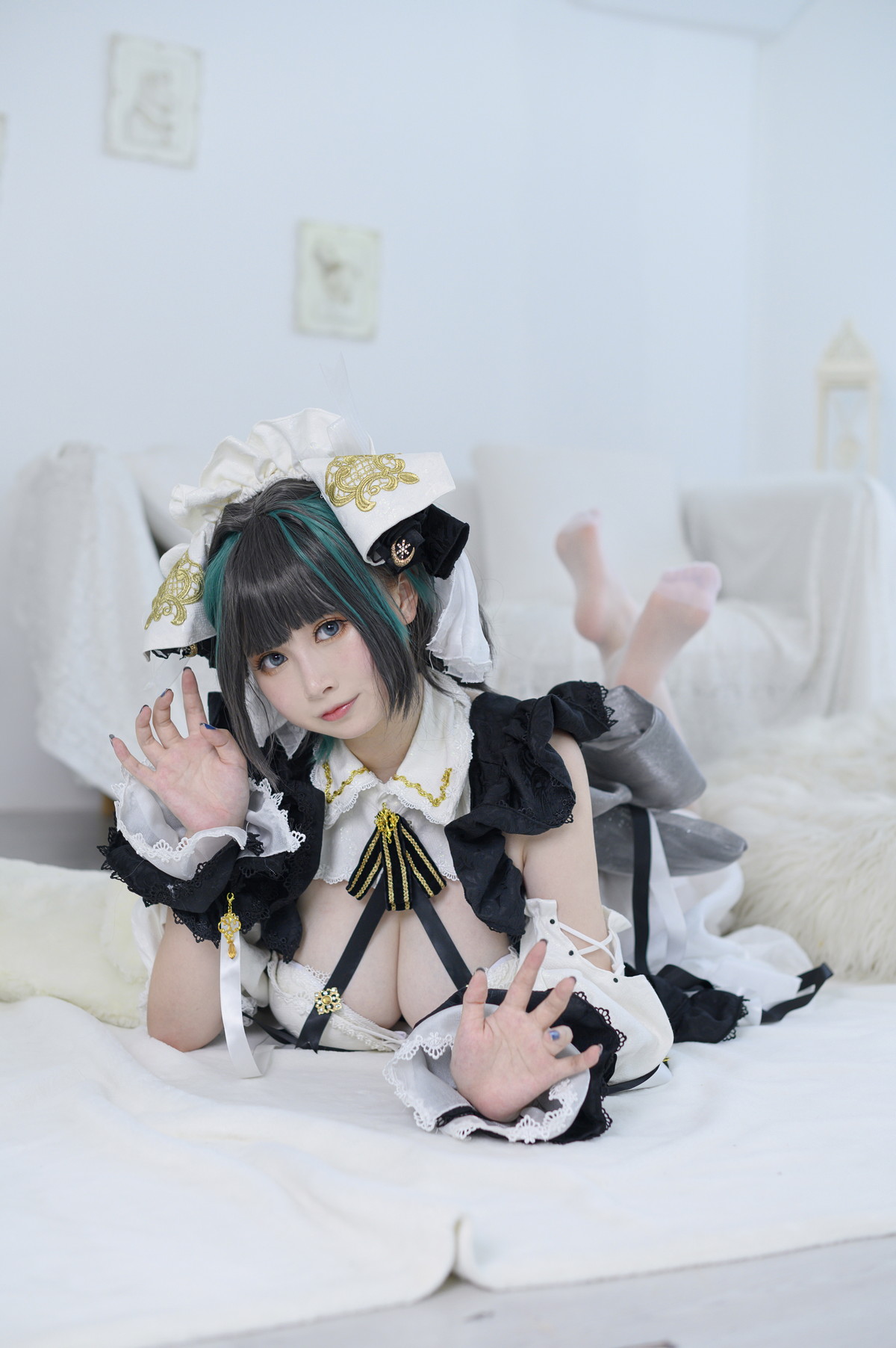 xgyw.top_二次元美少女PAKI酱柴郡主题性感露胸薄纱裙配白丝袜秀豪乳翘臀诱惑写真40P