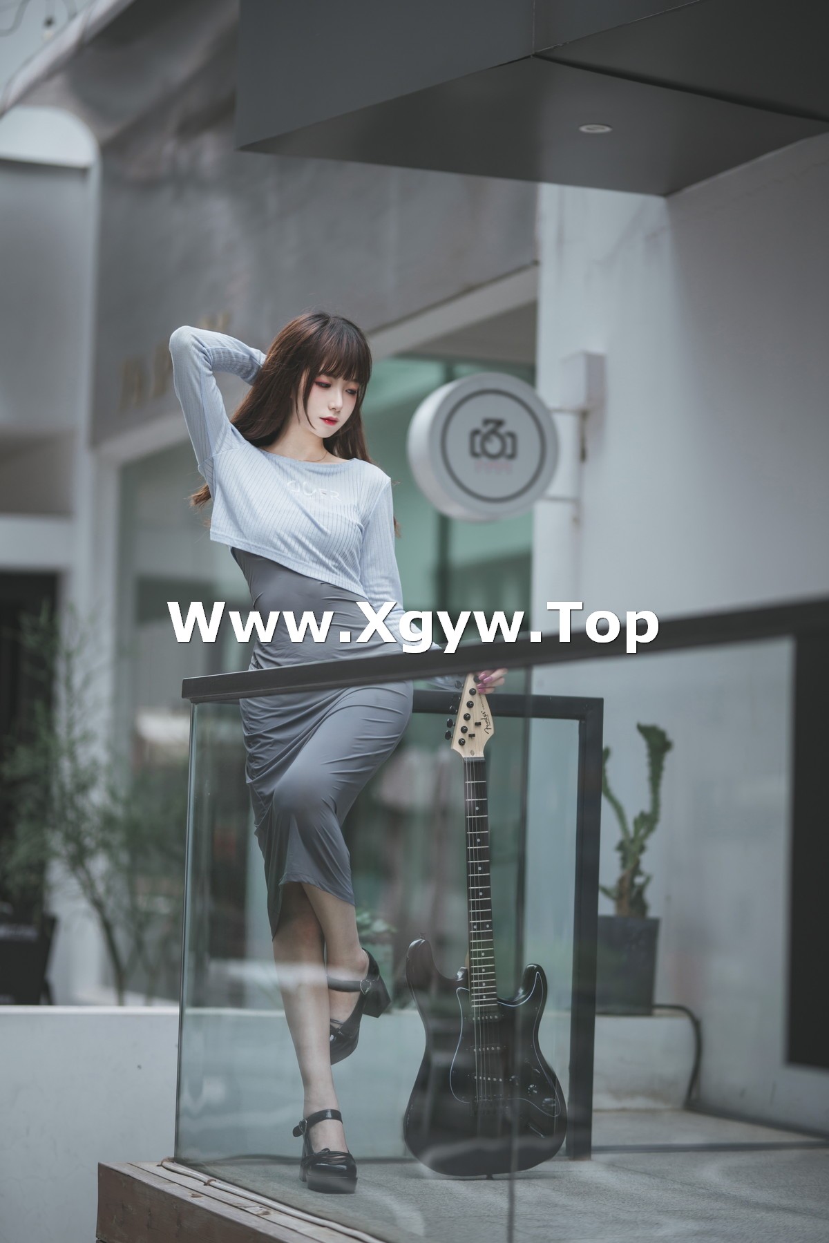 xgyw.top_动漫博主封疆疆v吉他妹妹主题私房性感露臀短裙半脱露黑色蕾丝内衣诱惑写真40P