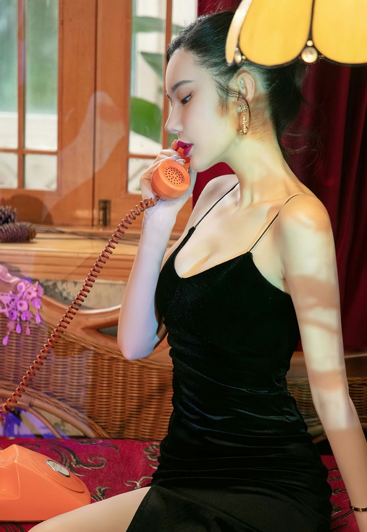 xgyw.top_[Ugirls爱尤物]No.2456_模特萌琪琪唯美诗篇性感黑色吊裙秀完美身材迷人诱惑写真35P