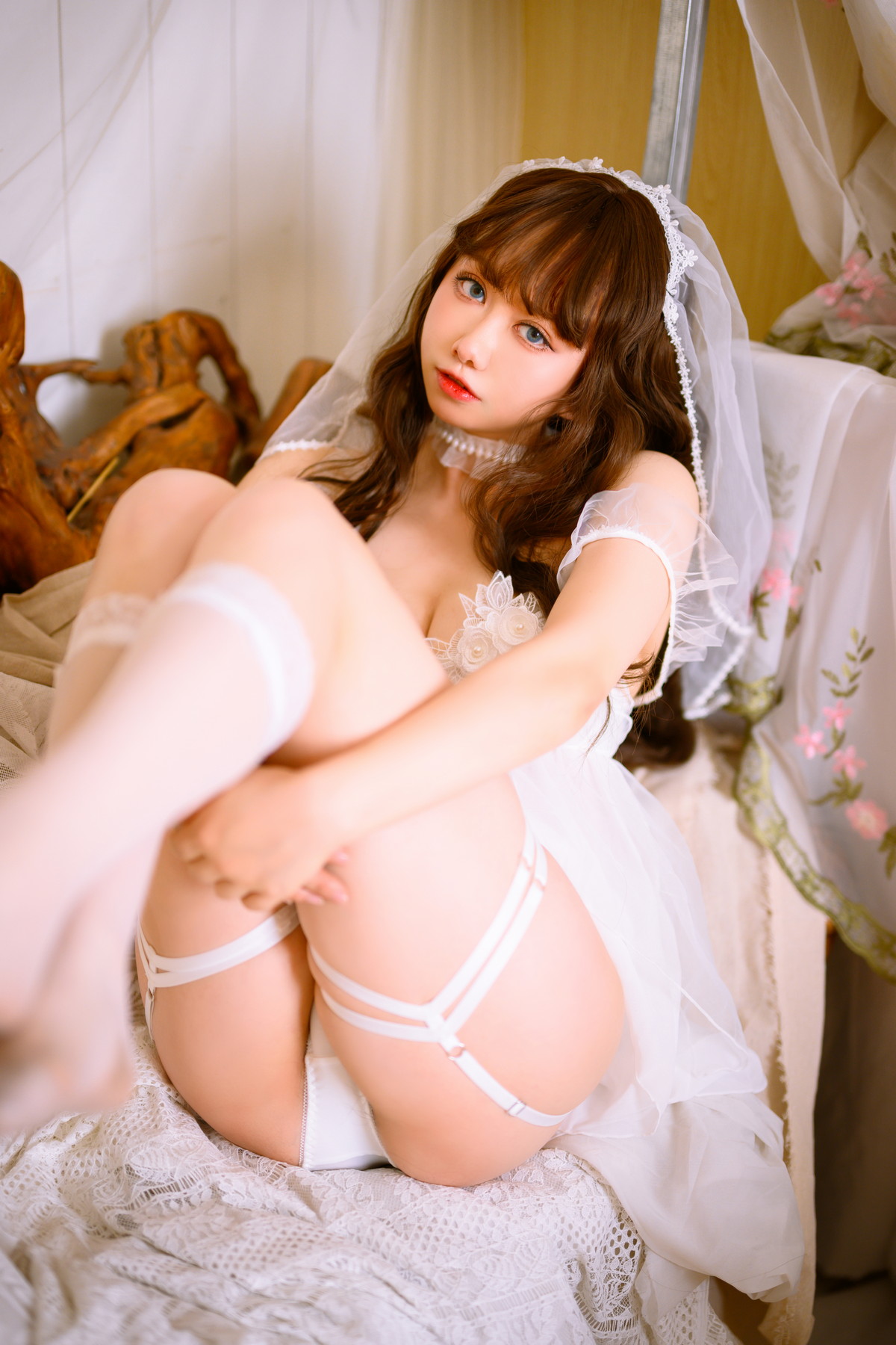 xgyw.top_网络美女渡边早季Saki婚纱主题私房性感白色薄透婚纱配白色蕾丝袜诱惑写真30P
