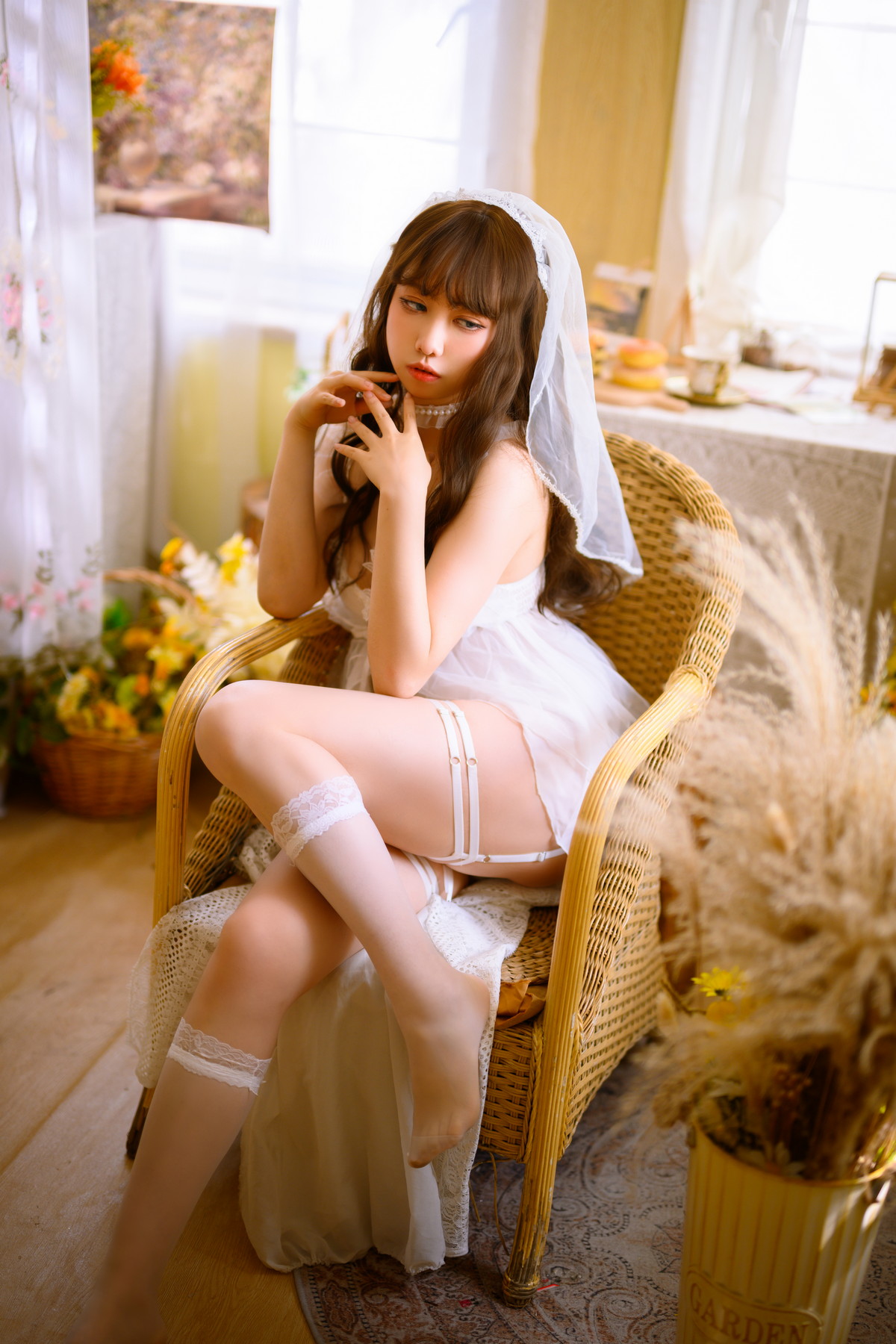 xgyw.top_网络美女渡边早季Saki婚纱主题私房性感白色薄透婚纱配白色蕾丝袜诱惑写真30P
