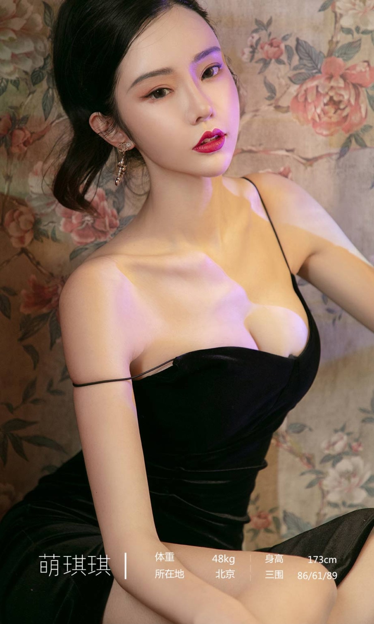 xgyw.top_[Ugirls爱尤物]No.2456_模特萌琪琪唯美诗篇性感黑色吊裙秀完美身材迷人诱惑写真35P
