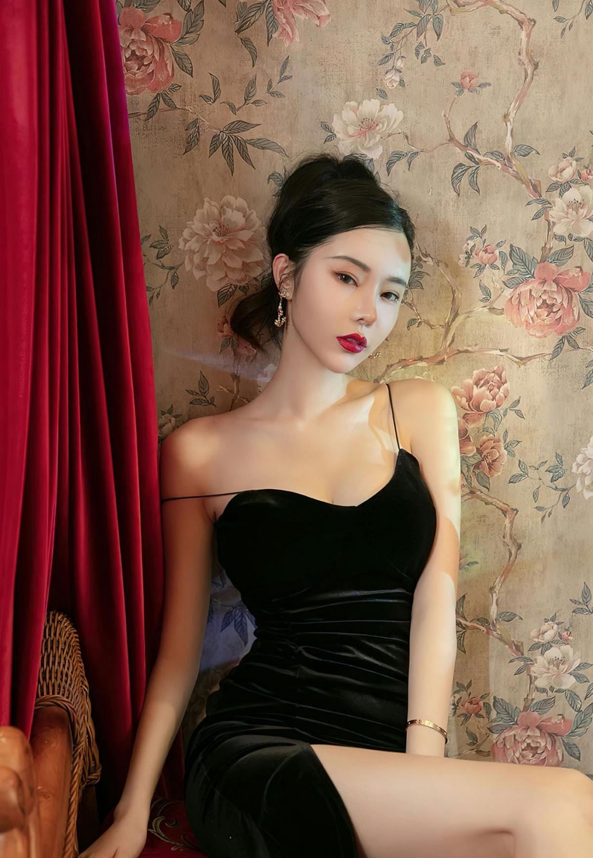 xgyw.top_[Ugirls爱尤物]No.2456_模特萌琪琪唯美诗篇性感黑色吊裙秀完美身材迷人诱惑写真35P