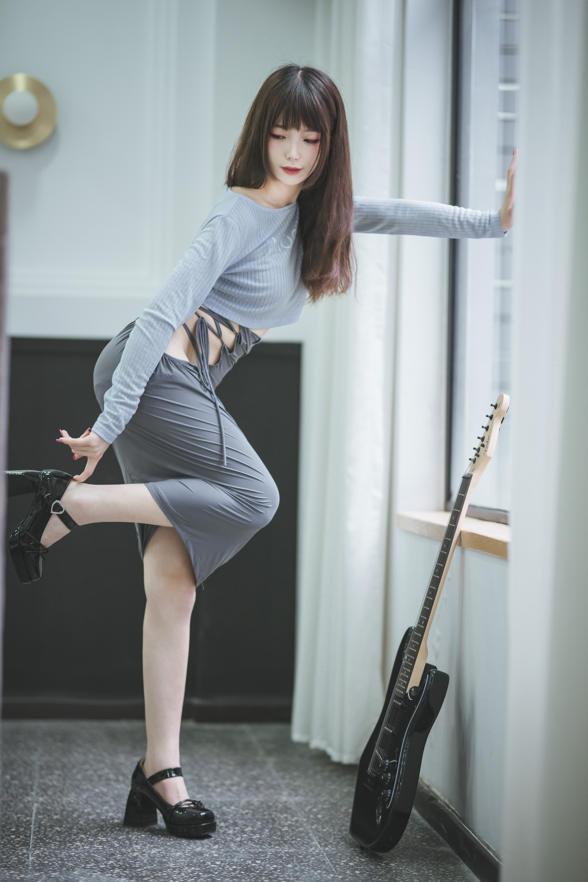 xgyw.top_动漫博主封疆疆v吉他妹妹主题私房性感露臀短裙半脱露黑色蕾丝内衣诱惑写真40P