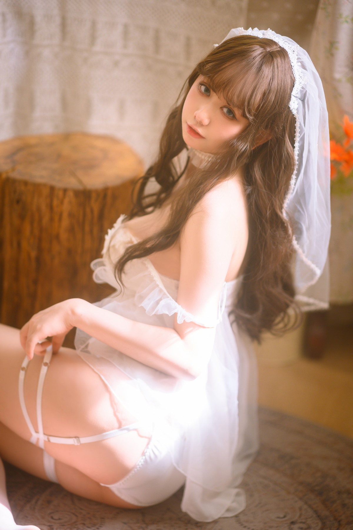 xgyw.top_网络美女渡边早季Saki婚纱主题私房性感白色薄透婚纱配白色蕾丝袜诱惑写真30P