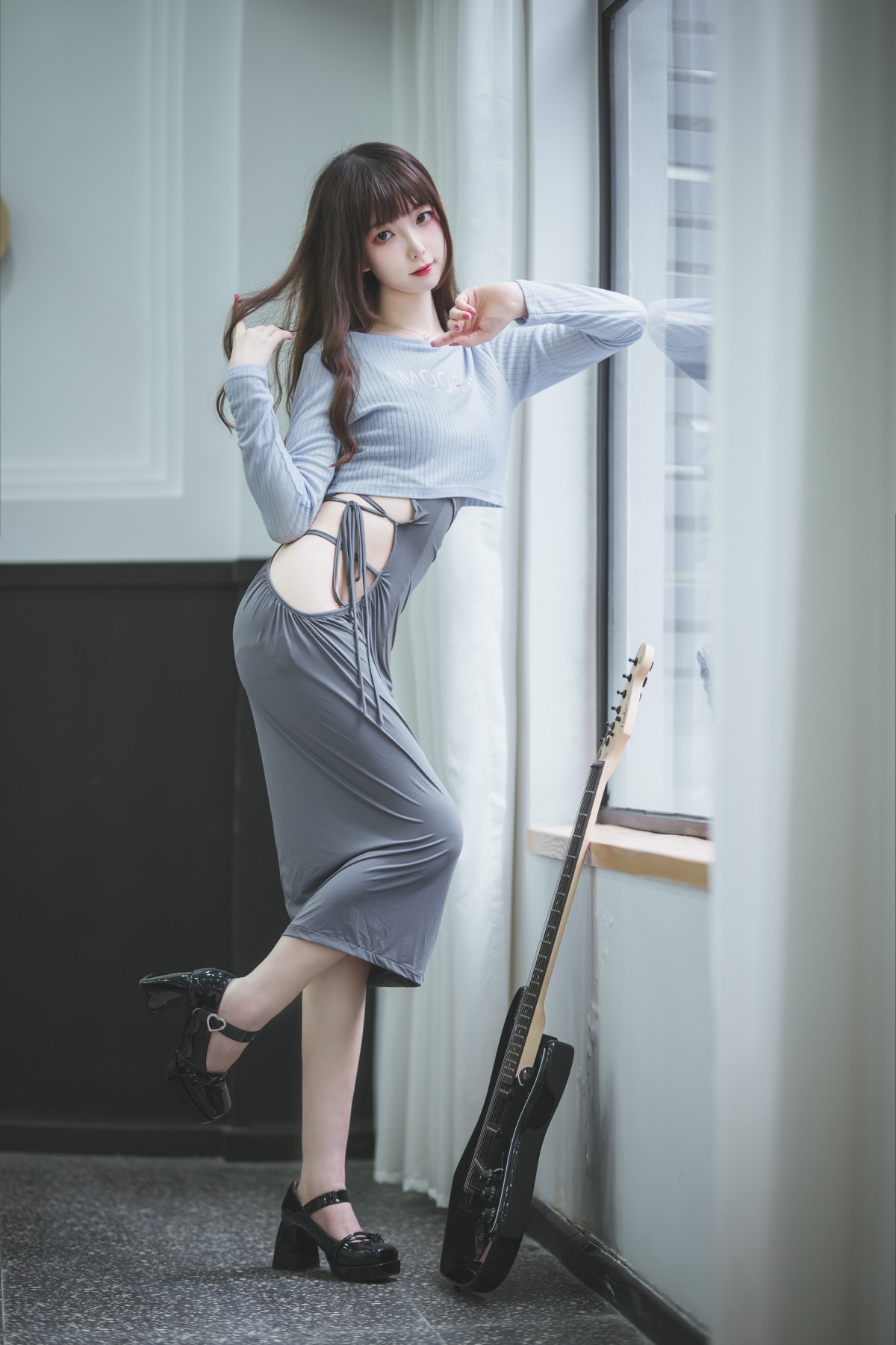 xgyw.top_动漫博主封疆疆v吉他妹妹主题私房性感露臀短裙半脱露黑色蕾丝内衣诱惑写真40P