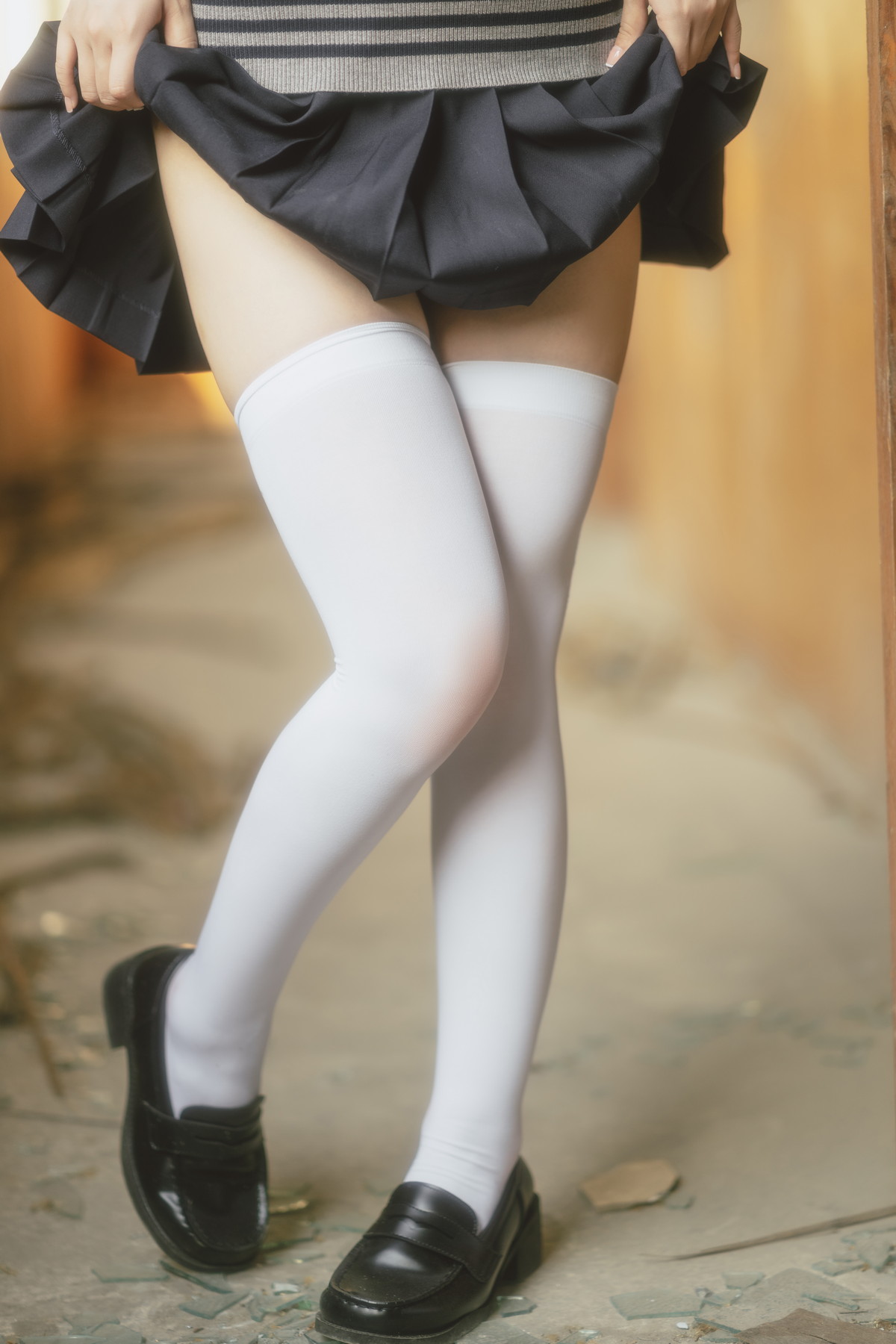 xgyw.top_网络美女桜井宁宁废墟JK主题户外脱性感JK制服露傲人豪乳遮点极致诱惑写真74P