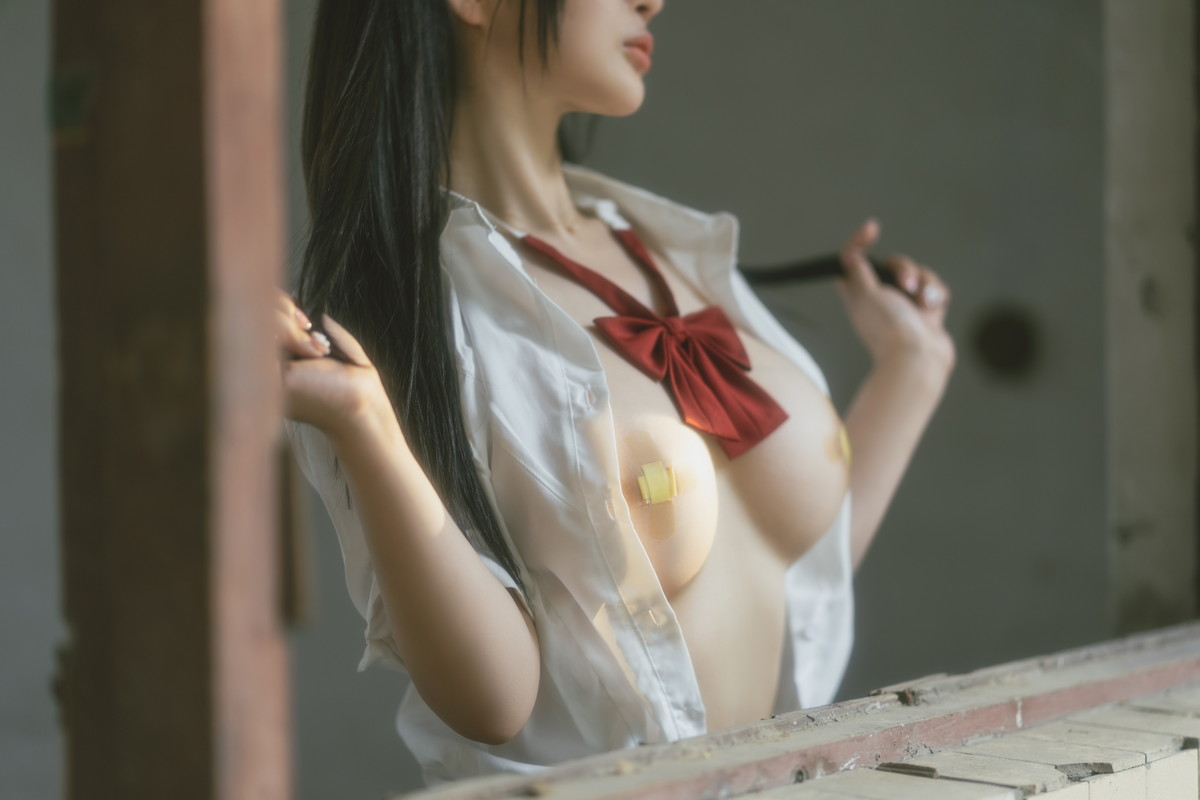 xgyw.top_网络美女桜井宁宁废墟JK主题户外脱性感JK制服露傲人豪乳遮点极致诱惑写真74P