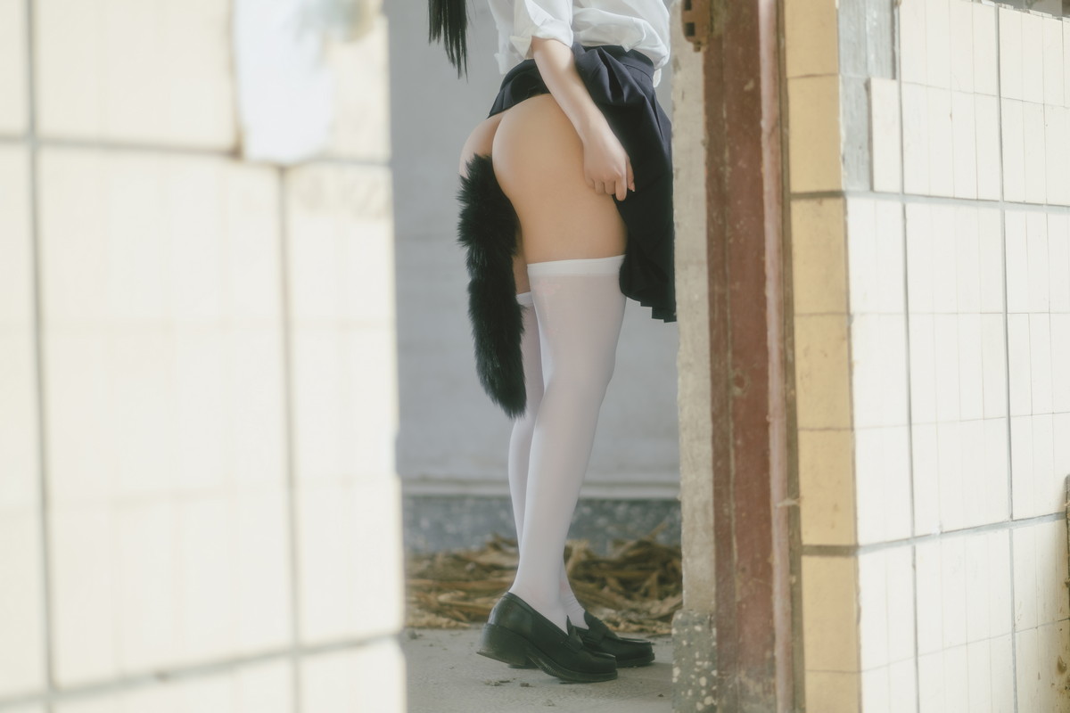 xgyw.top_网络美女桜井宁宁废墟JK主题户外脱性感JK制服露傲人豪乳遮点极致诱惑写真74P