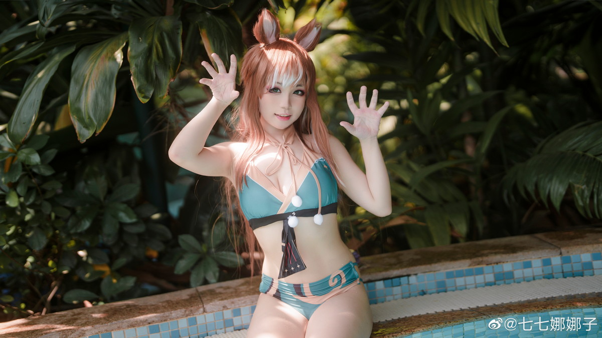 xgyw.top_Coser美女七七娜娜子希娜吧主题户外泳池边性感比基尼秀完美身材迷人诱惑写真28P