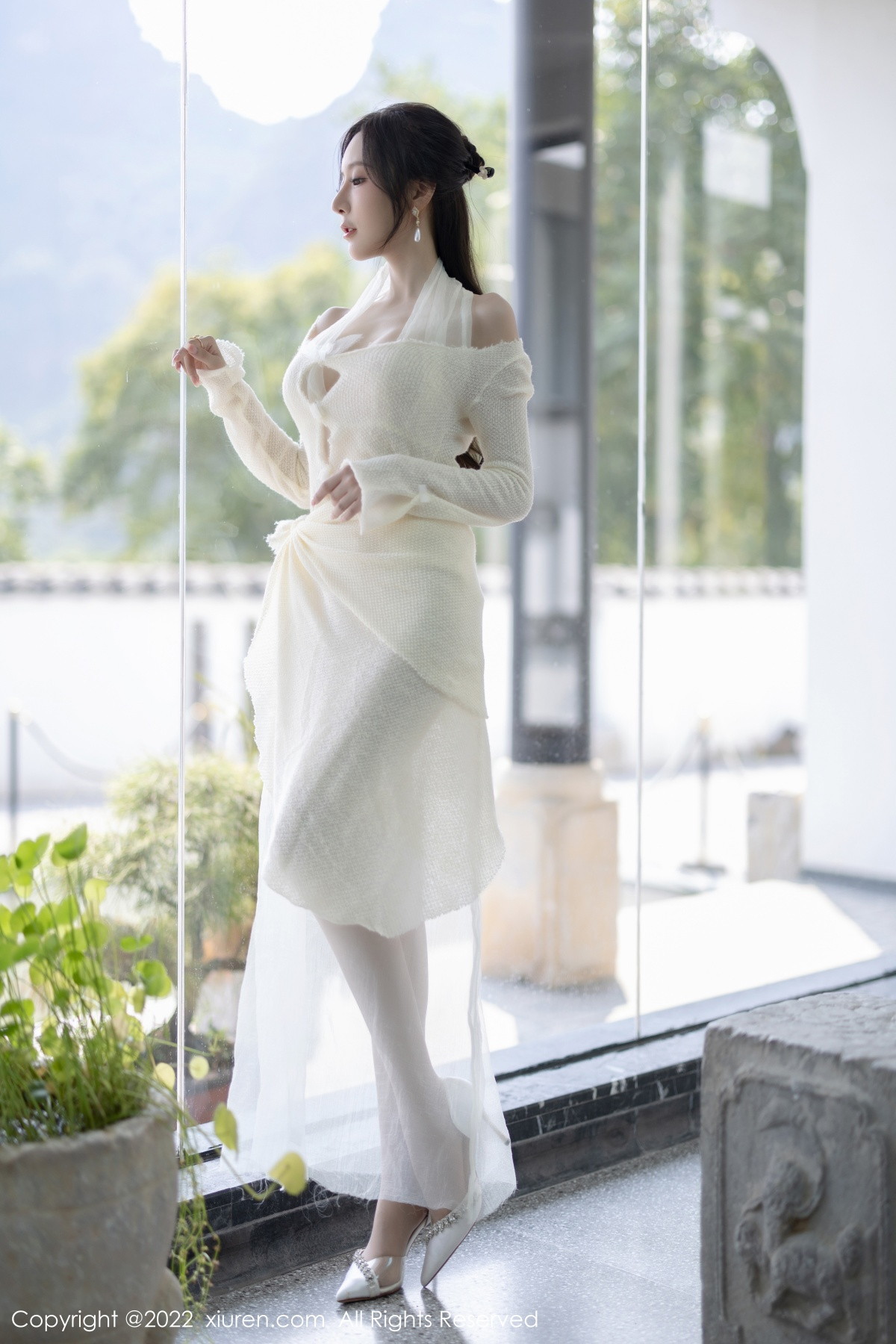 xgyw.top_XiuRen第5846期_女神王馨瑶yanni性感白色连衣裙配超薄肉丝秀翘臀美腿诱惑写真87P