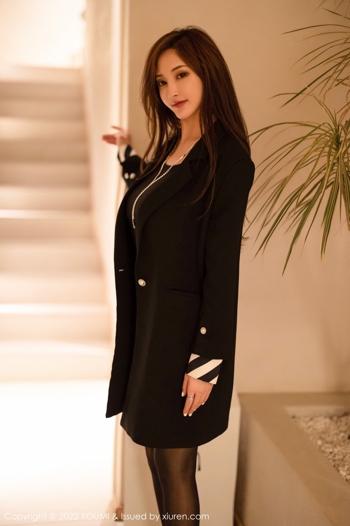 xgyw.top_[YouMi尤蜜荟]Vol.863_女神奶瓶土肥圆黑色露肩连衣裙配超薄黑丝秀丰满身材诱惑写真86P