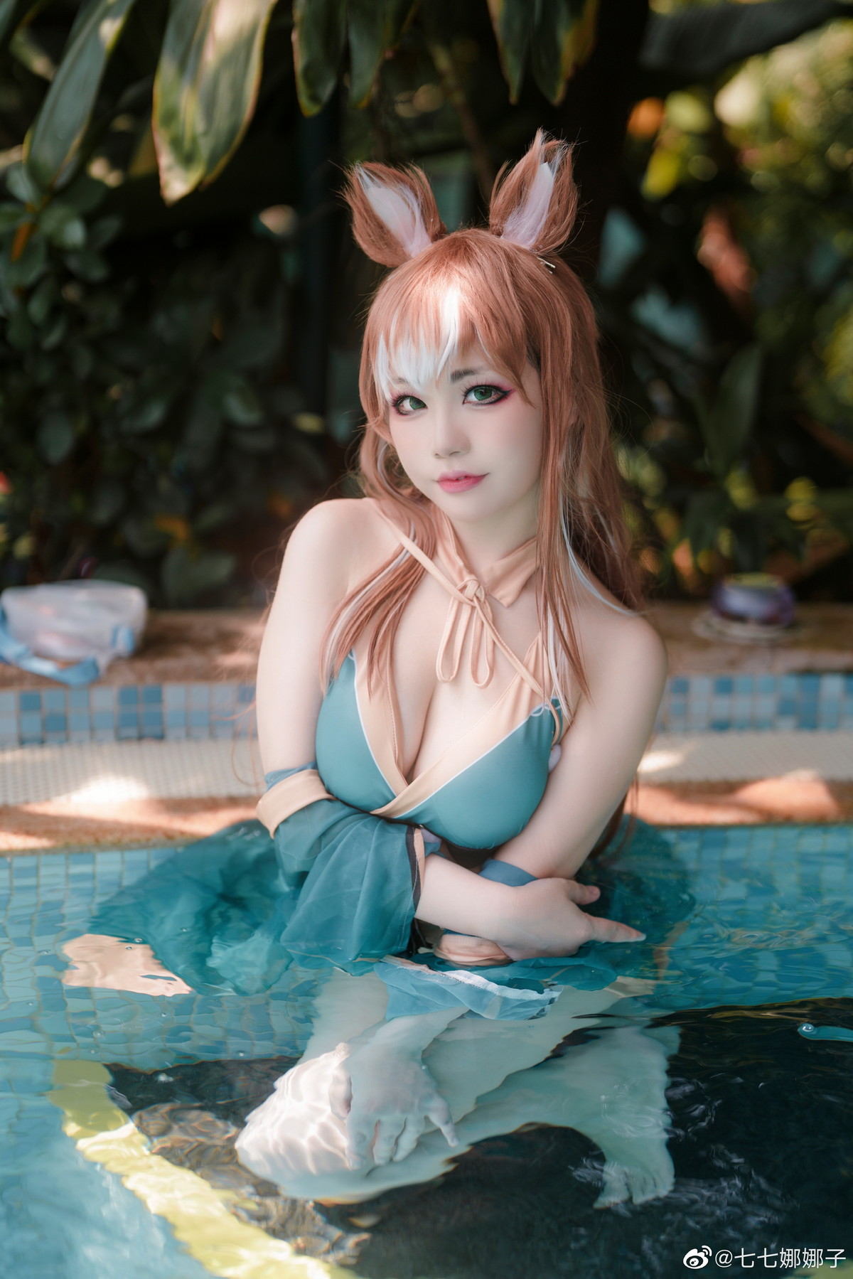 xgyw.top_Coser美女七七娜娜子希娜吧主题户外泳池边性感比基尼秀完美身材迷人诱惑写真28P
