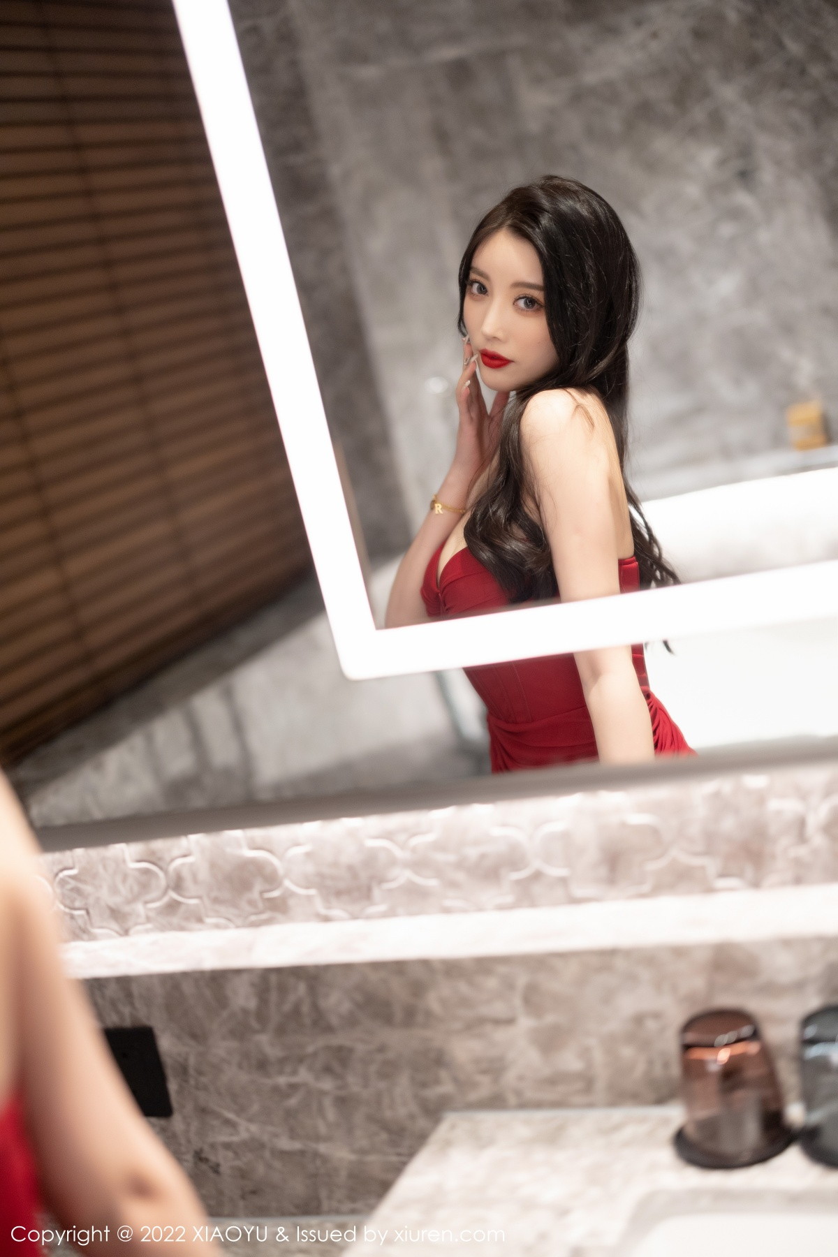xgyw.top_[XiaoYu画语界]Vol.902_女神杨晨晨Yome杭州旅拍红色低胸吊带裙配超薄黑丝魅惑写真101P
