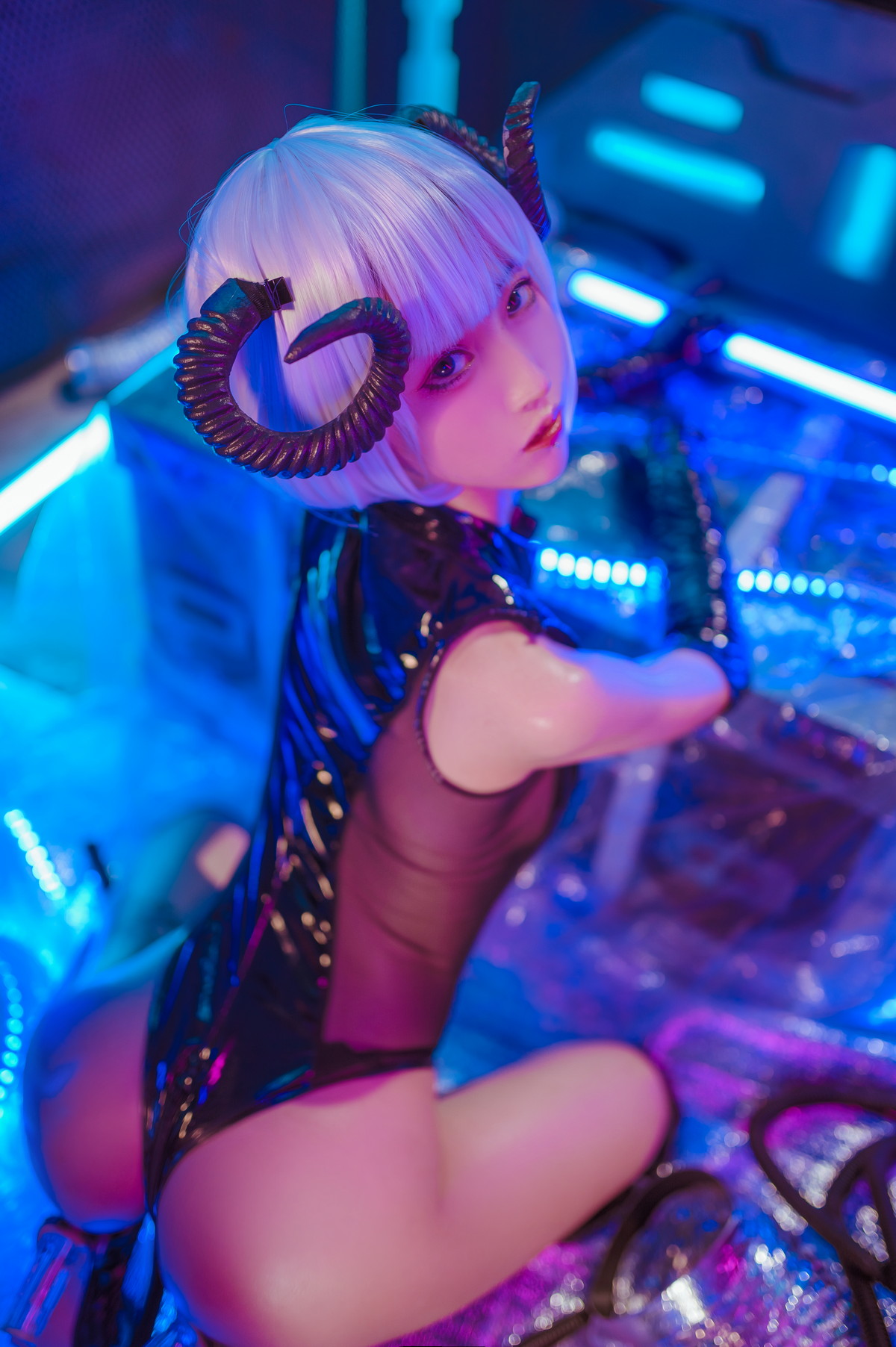 xgyw.top_网络美女妹抖青恶魔胶衣主题性感黑色皮质连体内衣配黑皮靴秀翘臀美腿诱惑写真30P