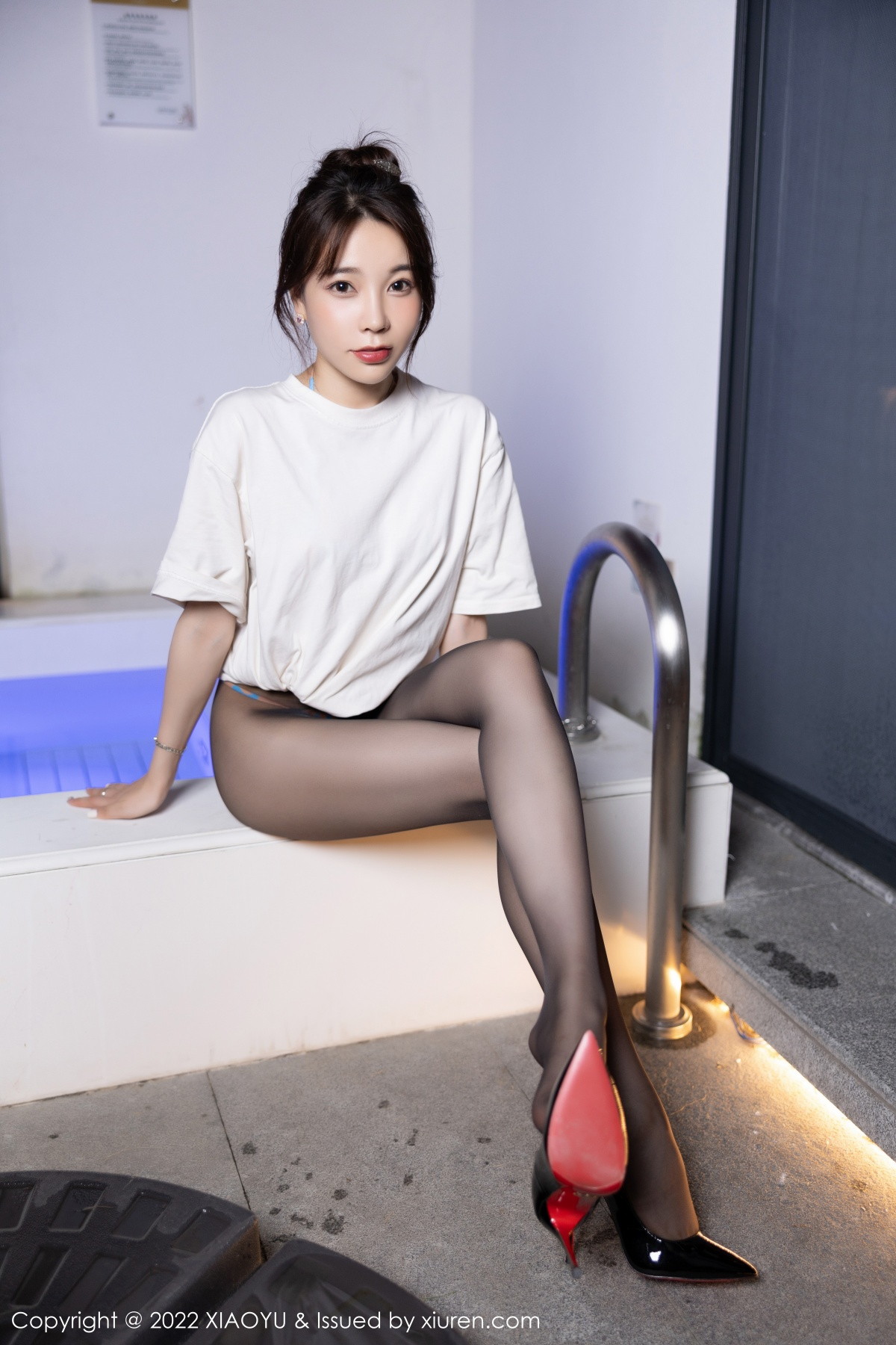 xgyw.top_[XiaoYu画语界]Vol.903_女神徐莉芝Booty红色露肩连衣短裙 白上衣配超薄黑丝诱惑写真85P