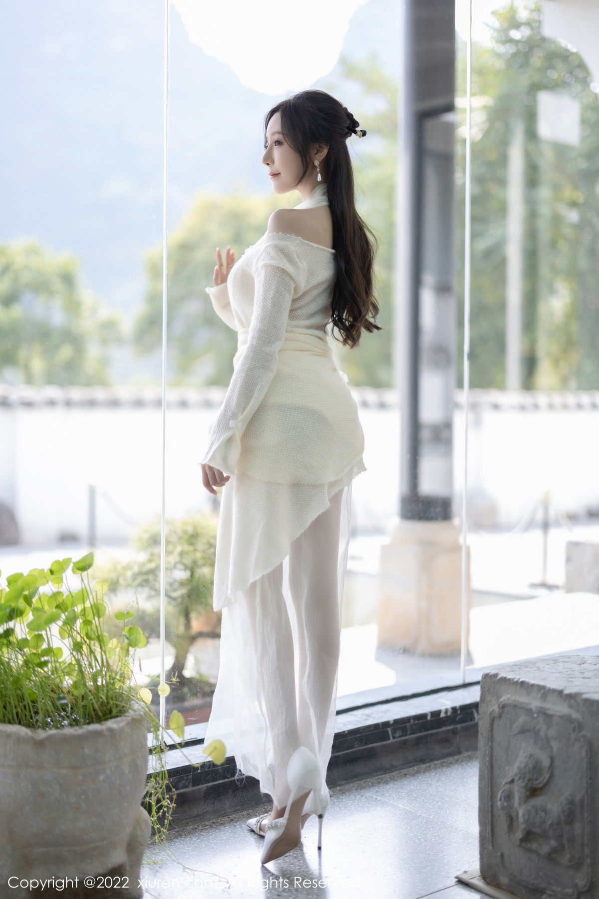xgyw.top_XiuRen第5846期_女神王馨瑶yanni性感白色连衣裙配超薄肉丝秀翘臀美腿诱惑写真87P