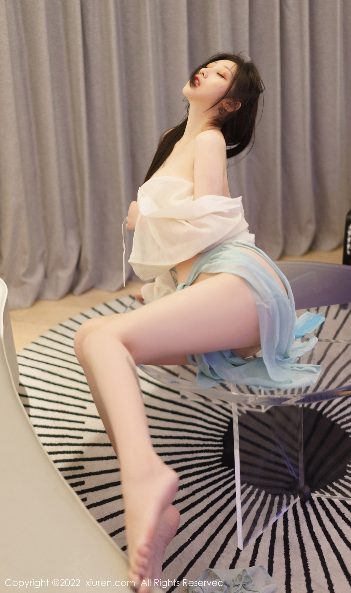 xgyw.top_XiuRen第5844期_女神妲己_Toxic心愿旅拍性感浅色古装服饰秀雪峰美臀诱惑写真68P