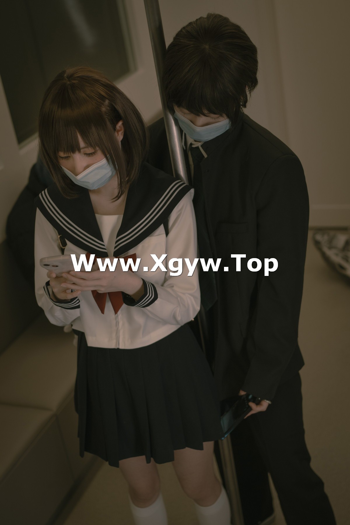 xgyw.top_网络美女西园寺南歌电车物语主题电车性侵主题半脱内衣撩人姿势惹火诱惑写真145P