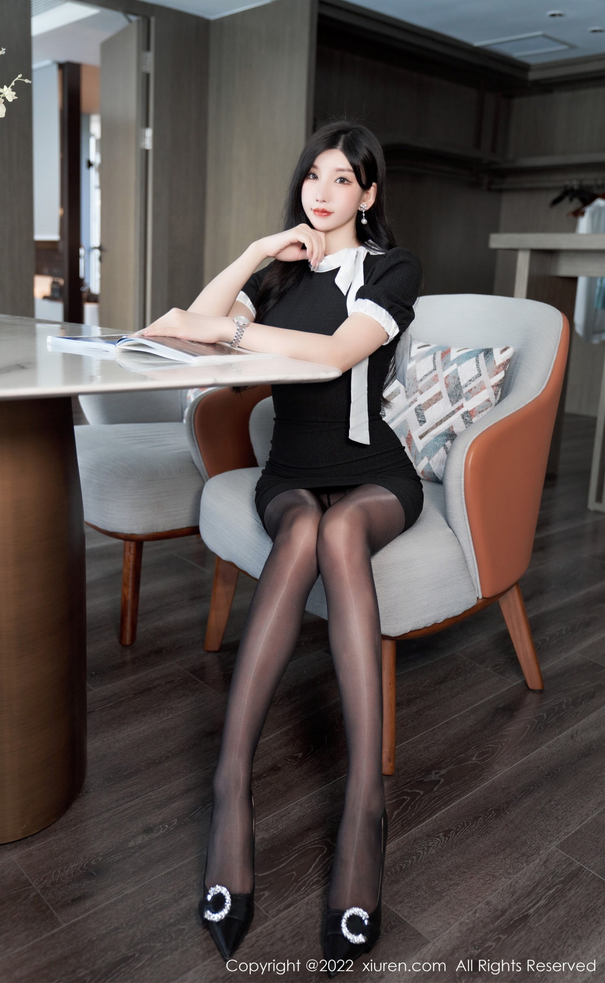 xgyw.top_XiuRen第5848期_女神周于希Sally私房性感蓝色蕾丝内衣配超薄闪亮黑丝魅惑写真102P