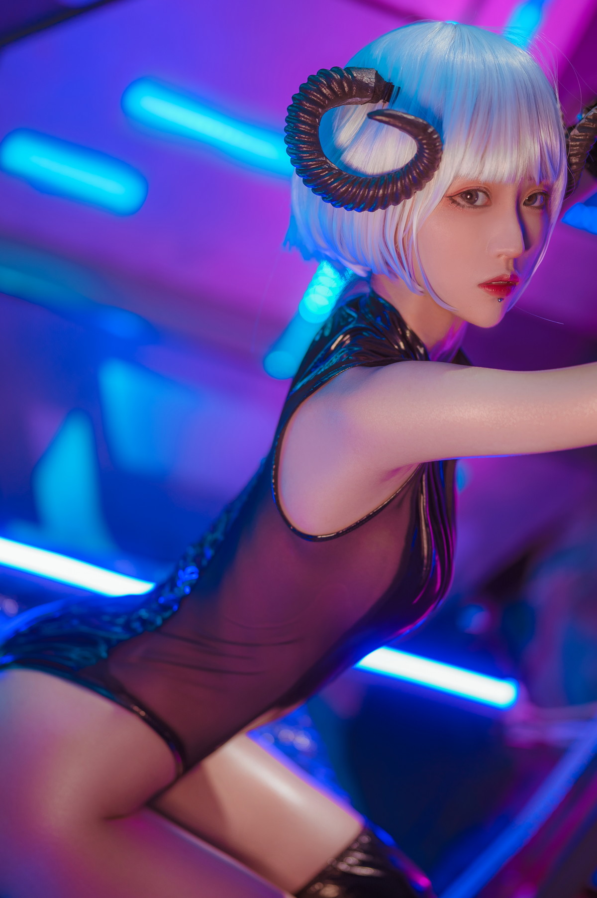 xgyw.top_网络美女妹抖青恶魔胶衣主题性感黑色皮质连体内衣配黑皮靴秀翘臀美腿诱惑写真30P