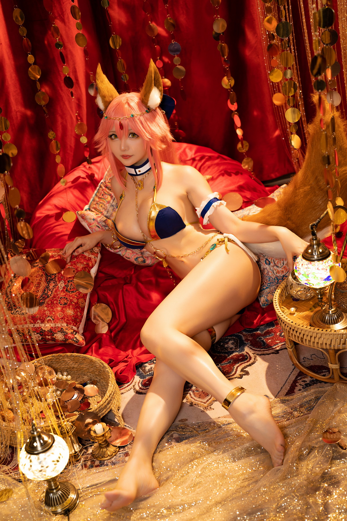 xgyw.top_Coser小姐姐星之迟迟玉藻前舞娘主题居家私房性感金色边内衣秀豪乳诱惑写真36P