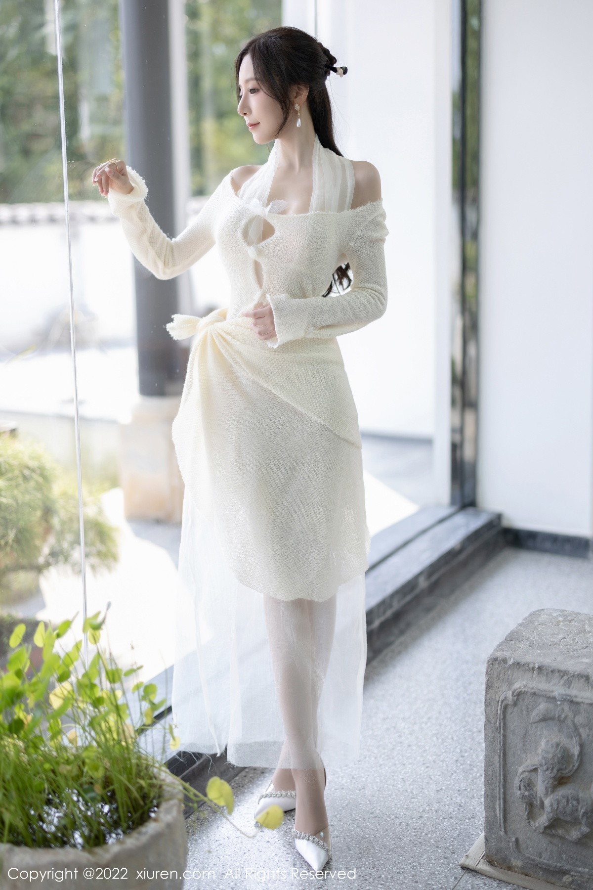 xgyw.top_XiuRen第5846期_女神王馨瑶yanni性感白色连衣裙配超薄肉丝秀翘臀美腿诱惑写真87P