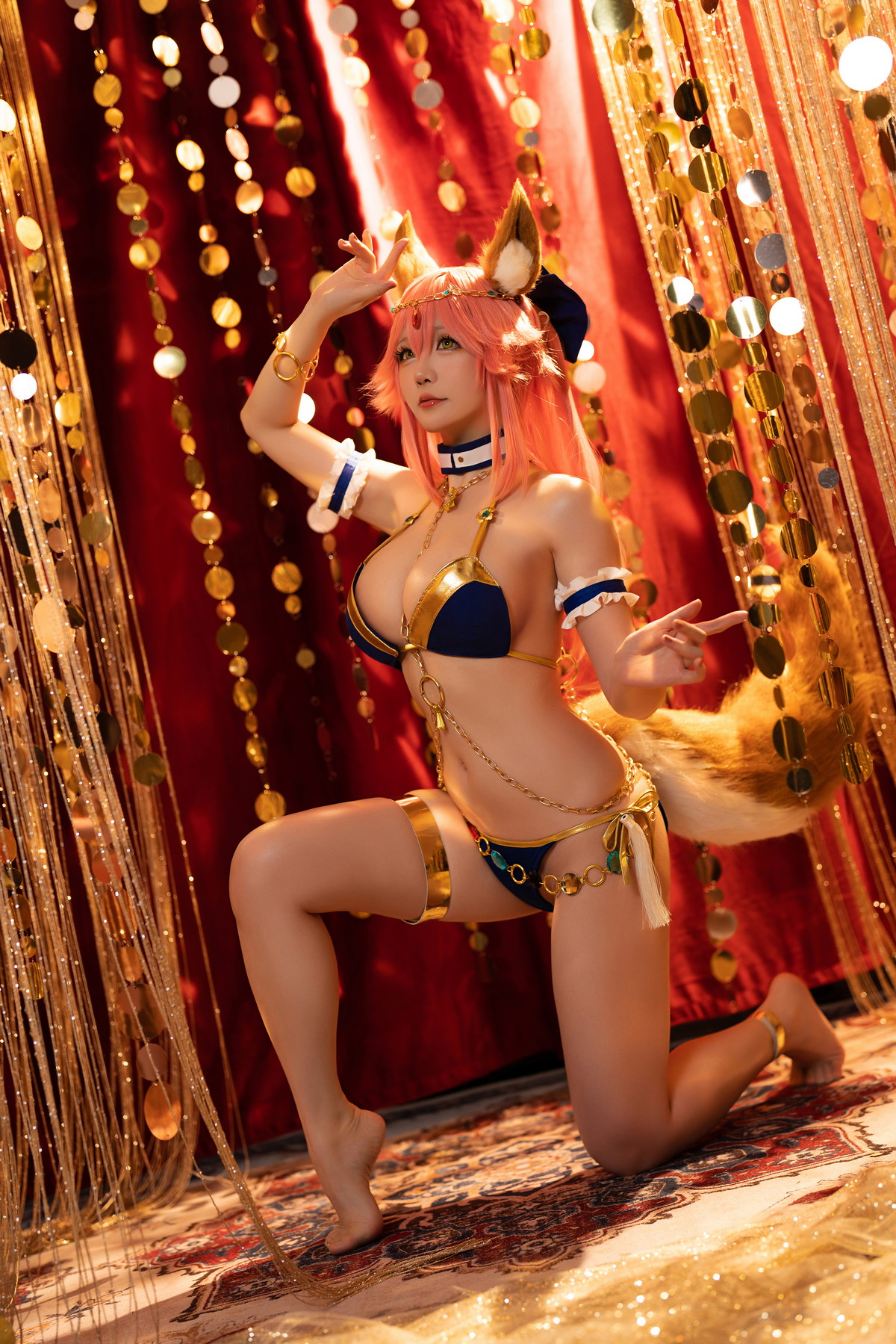 xgyw.top_Coser小姐姐星之迟迟玉藻前舞娘主题居家私房性感金色边内衣秀豪乳诱惑写真36P