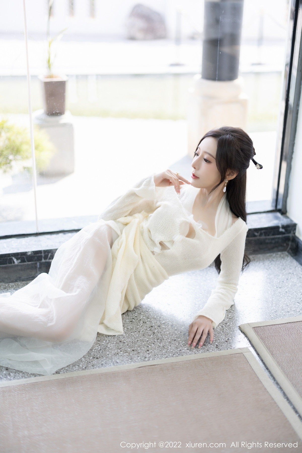 xgyw.top_XiuRen第5846期_女神王馨瑶yanni性感白色连衣裙配超薄肉丝秀翘臀美腿诱惑写真87P