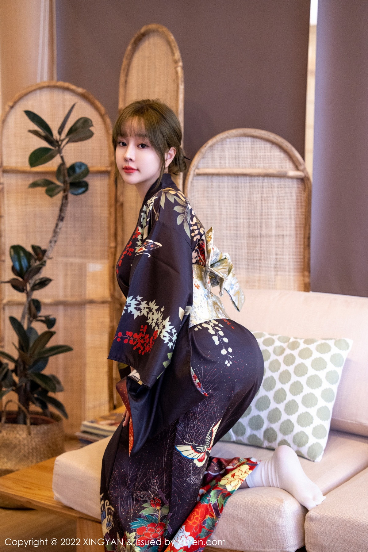 xgyw.top_[XINGYAN星颜社]VOL.154_女神王雨纯脱深色日式和服露性感白色内衣配超薄肉丝诱惑写真82P