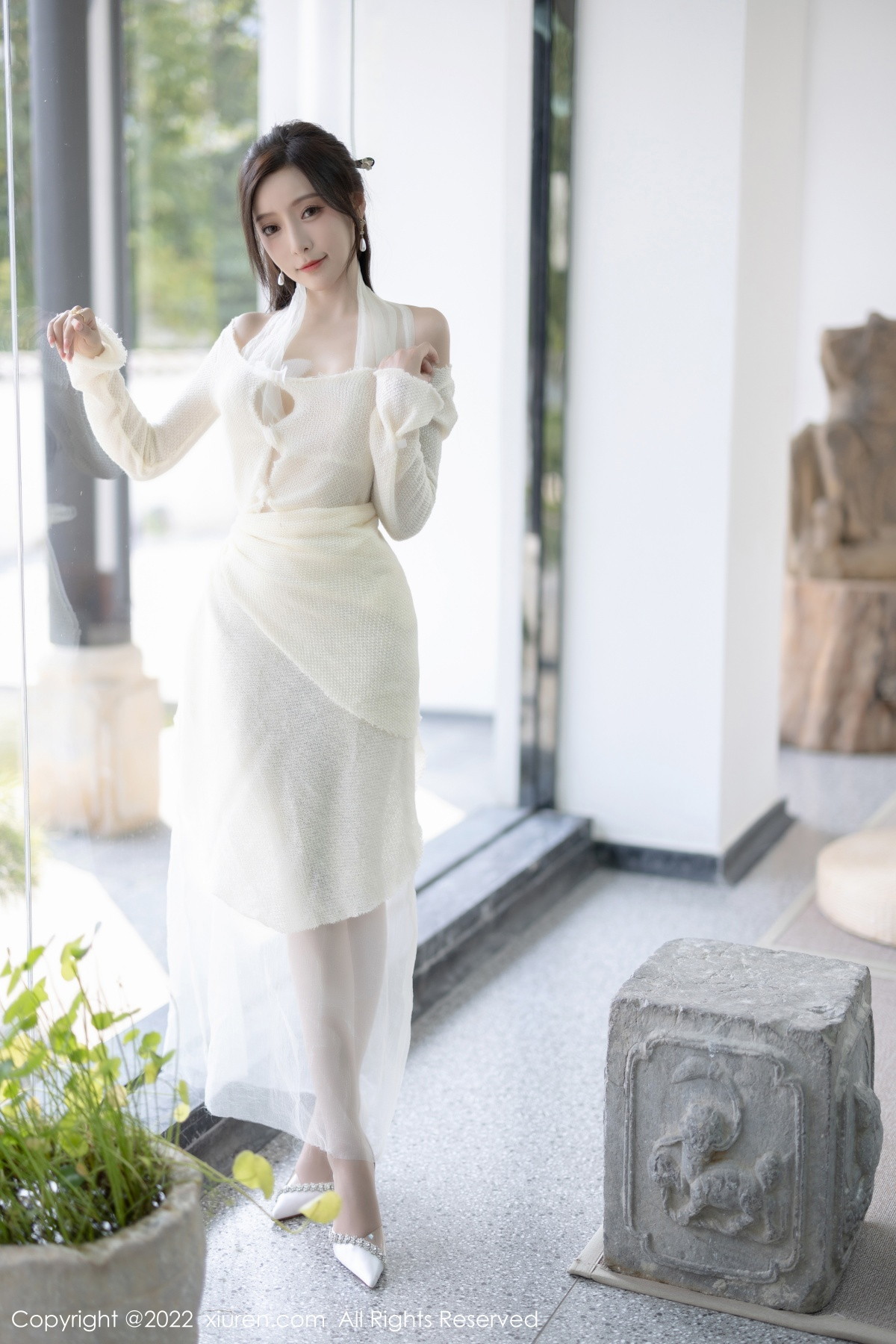 xgyw.top_XiuRen第5846期_女神王馨瑶yanni性感白色连衣裙配超薄肉丝秀翘臀美腿诱惑写真87P