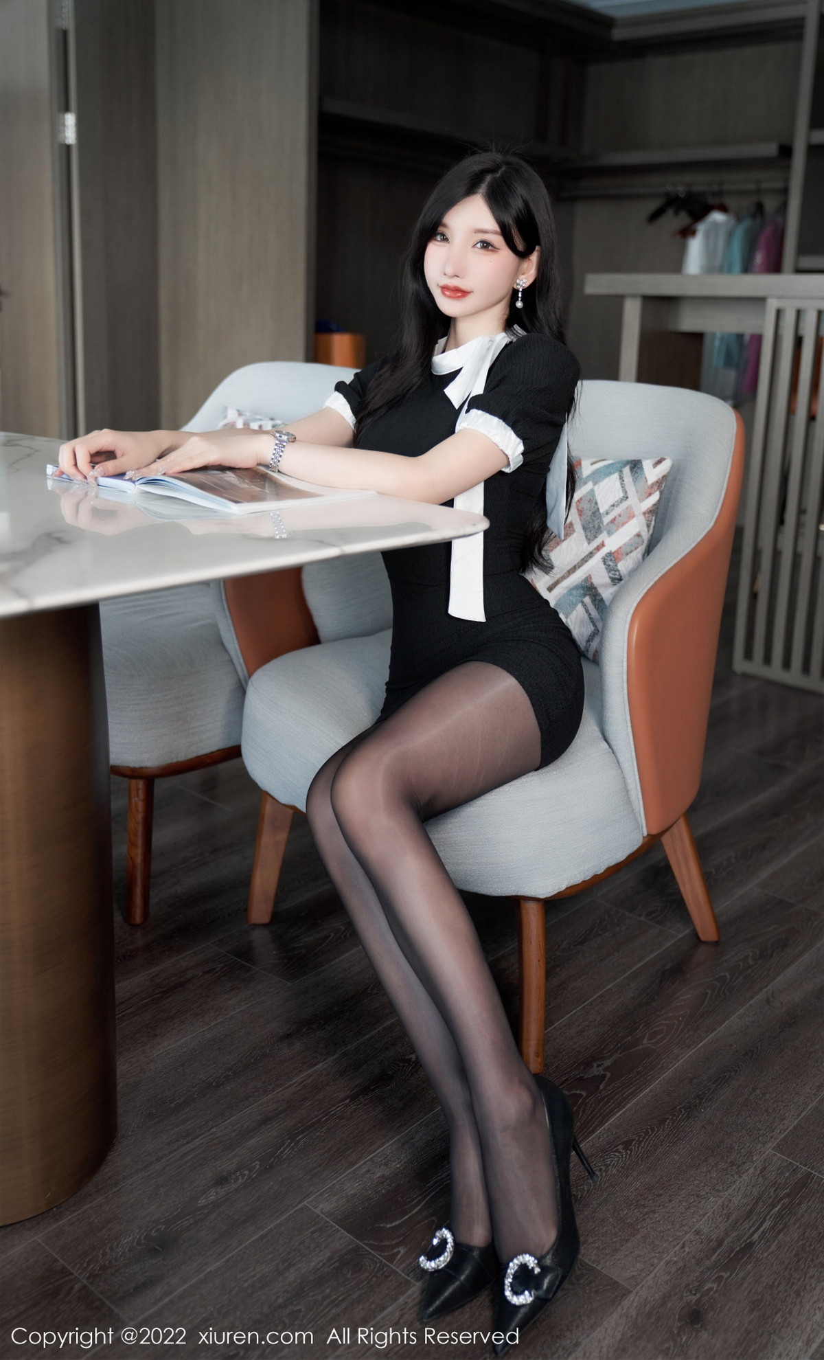 xgyw.top_XiuRen第5848期_女神周于希Sally私房性感蓝色蕾丝内衣配超薄闪亮黑丝魅惑写真102P