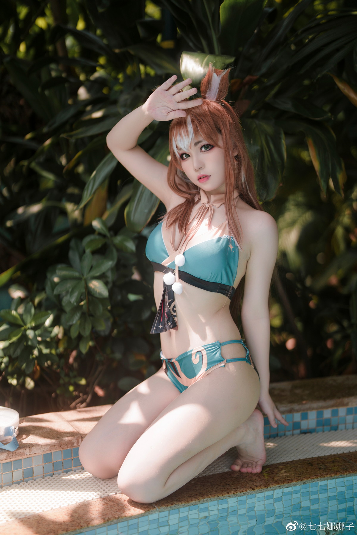 xgyw.top_Coser美女七七娜娜子希娜吧主题户外泳池边性感比基尼秀完美身材迷人诱惑写真28P