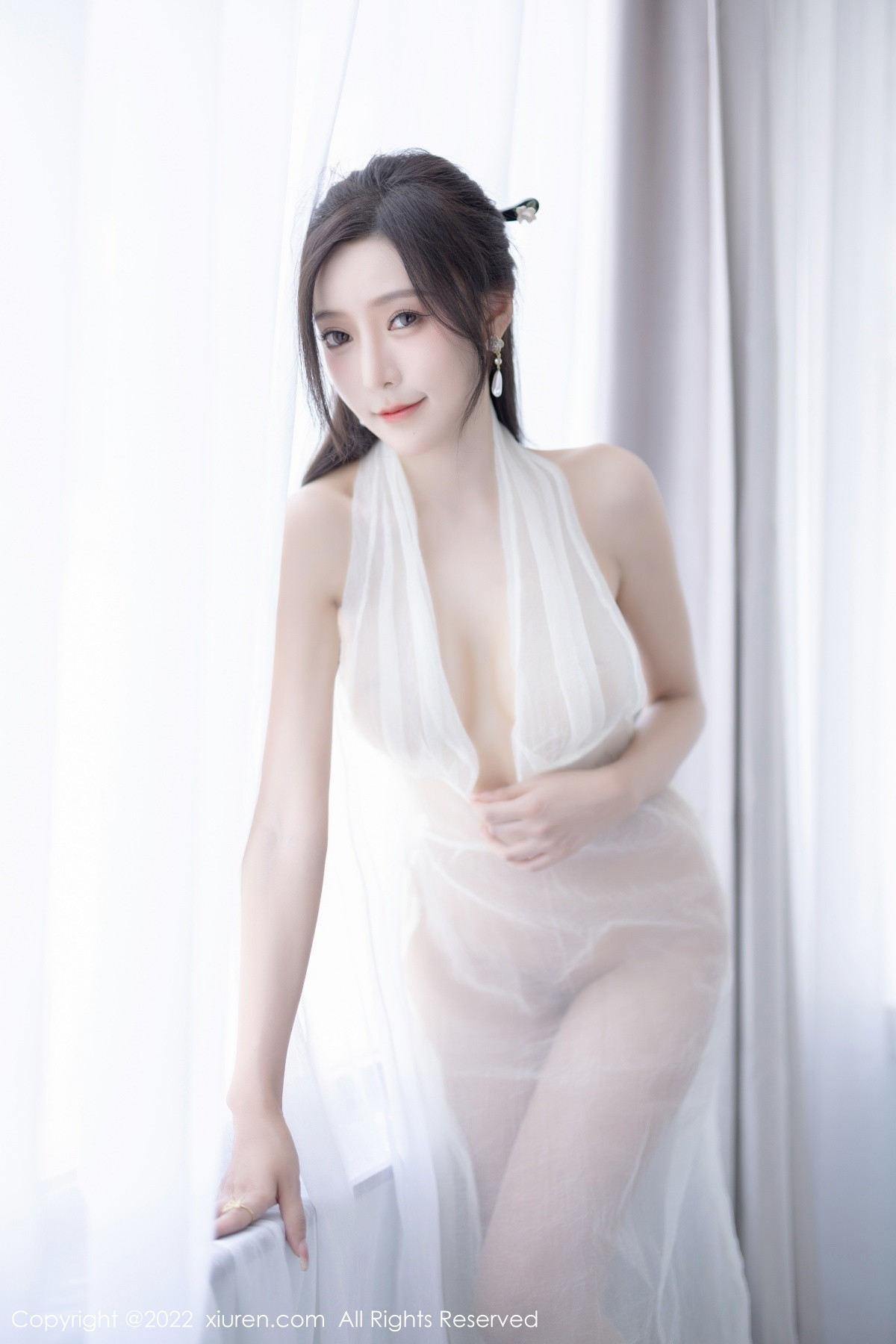 xgyw.top_XiuRen第5846期_女神王馨瑶yanni性感白色连衣裙配超薄肉丝秀翘臀美腿诱惑写真87P
