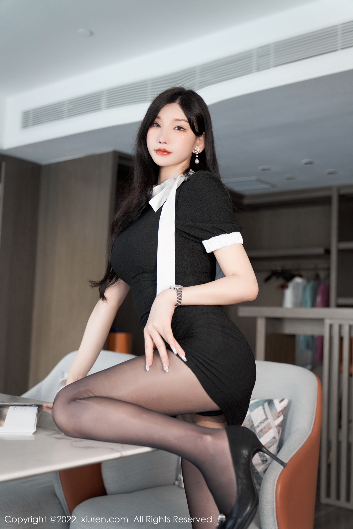 xgyw.top_XiuRen第5848期_女神周于希Sally私房性感蓝色蕾丝内衣配超薄闪亮黑丝魅惑写真102P