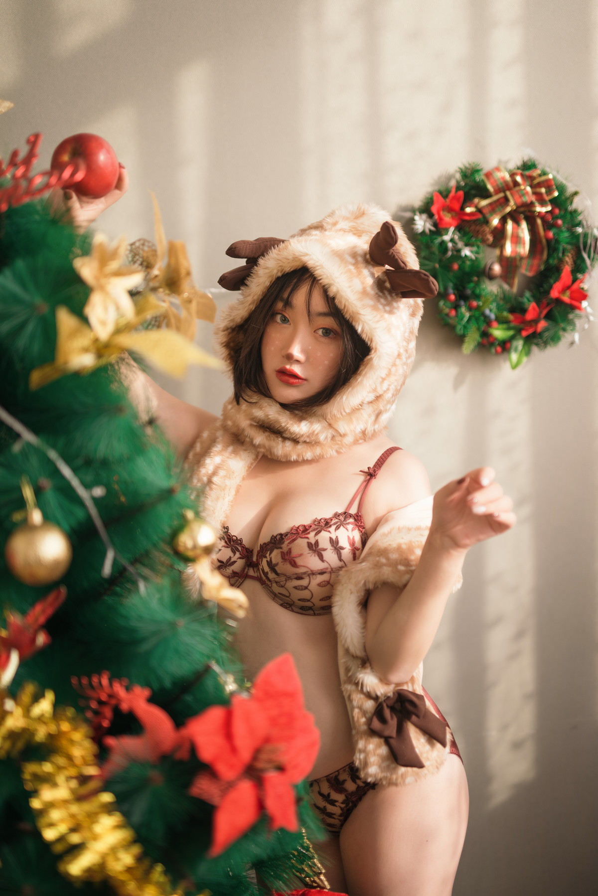 xgyw.top_网络美女野百合圣诞主题私房性感小鹿装扮性感蕾丝内衣秀傲人豪乳诱惑写真34P