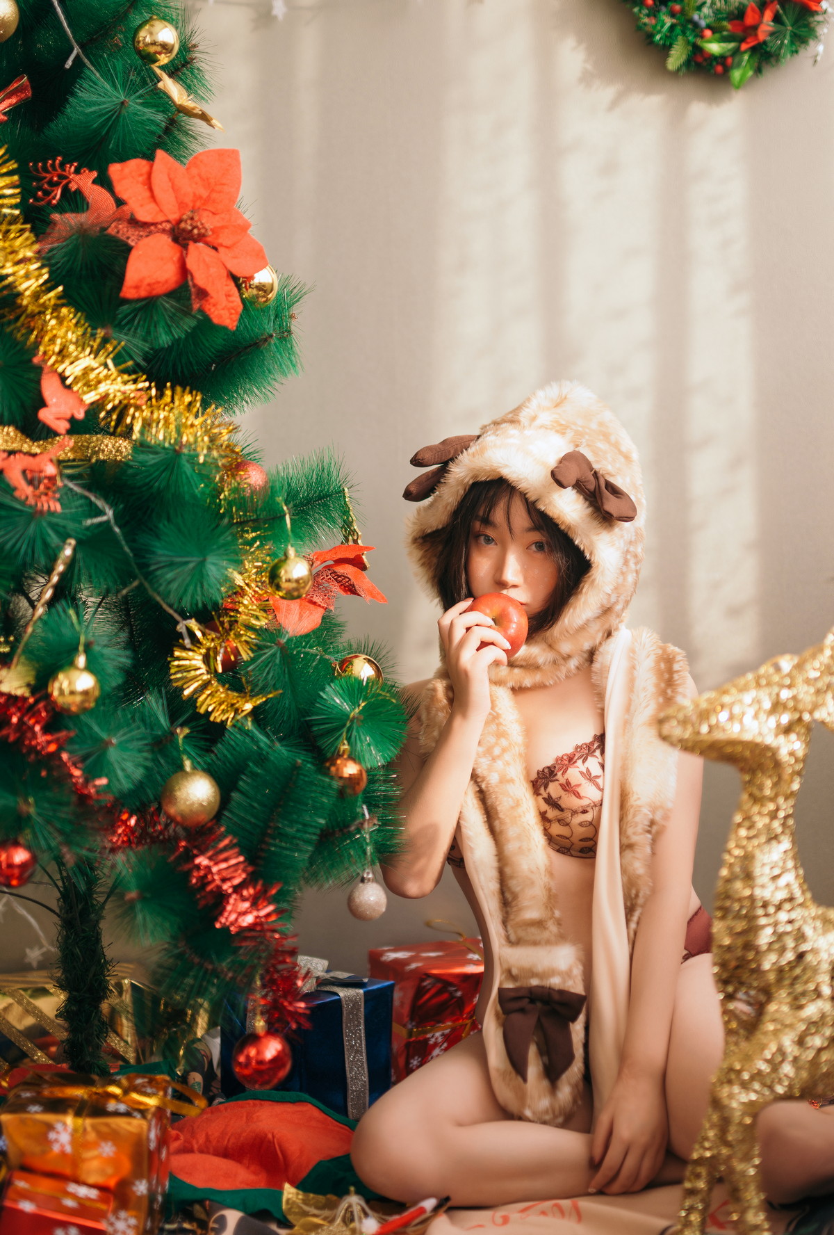 xgyw.top_网络美女野百合圣诞主题私房性感小鹿装扮性感蕾丝内衣秀傲人豪乳诱惑写真34P