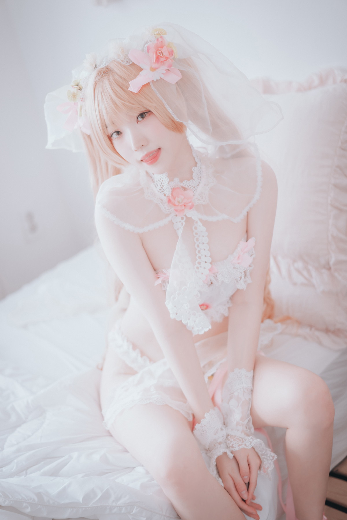 xgyw.top_[DJAWA]No.224_模特Bambi_God Mother Heket主题性感粉白色情趣服秀火辣身材诱惑写真201P