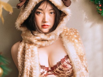 网络青春美女野百合圣诞主题私人性感小鹿装扮性感蕾丝内衣秀傲人豪乳骚扰写真34P