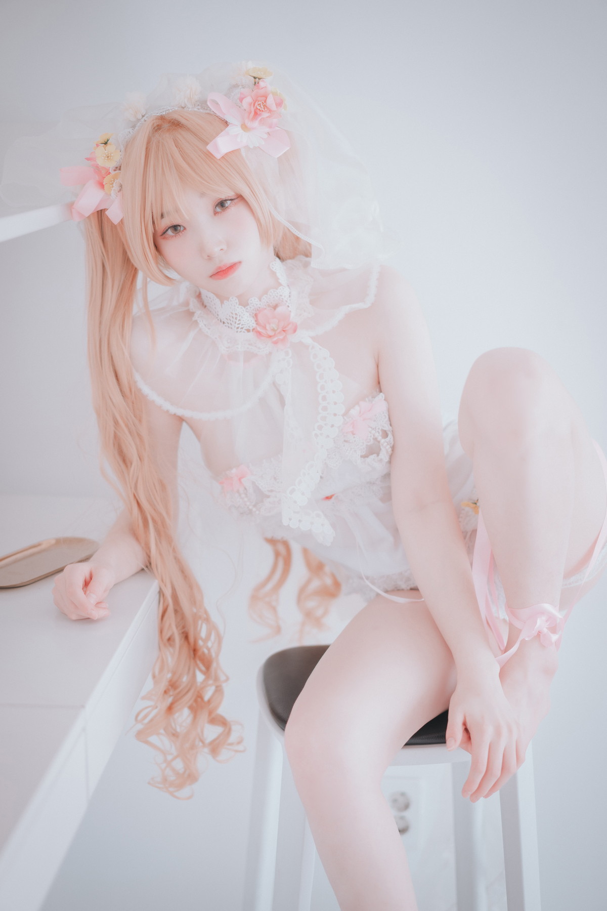 xgyw.top_[DJAWA]No.224_模特Bambi_God Mother Heket主题性感粉白色情趣服秀火辣身材诱惑写真201P
