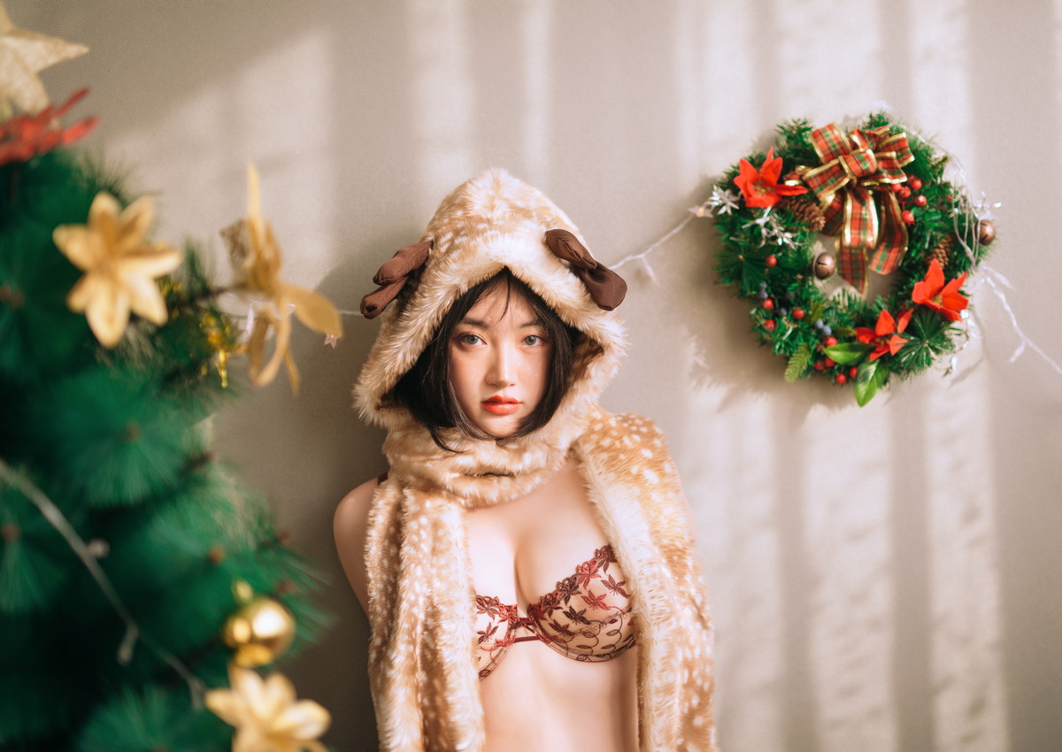 xgyw.top_网络美女野百合圣诞主题私房性感小鹿装扮性感蕾丝内衣秀傲人豪乳诱惑写真34P
