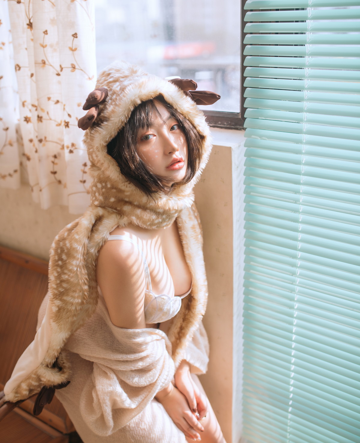 xgyw.top_网络美女野百合圣诞主题私房性感小鹿装扮性感蕾丝内衣秀傲人豪乳诱惑写真34P