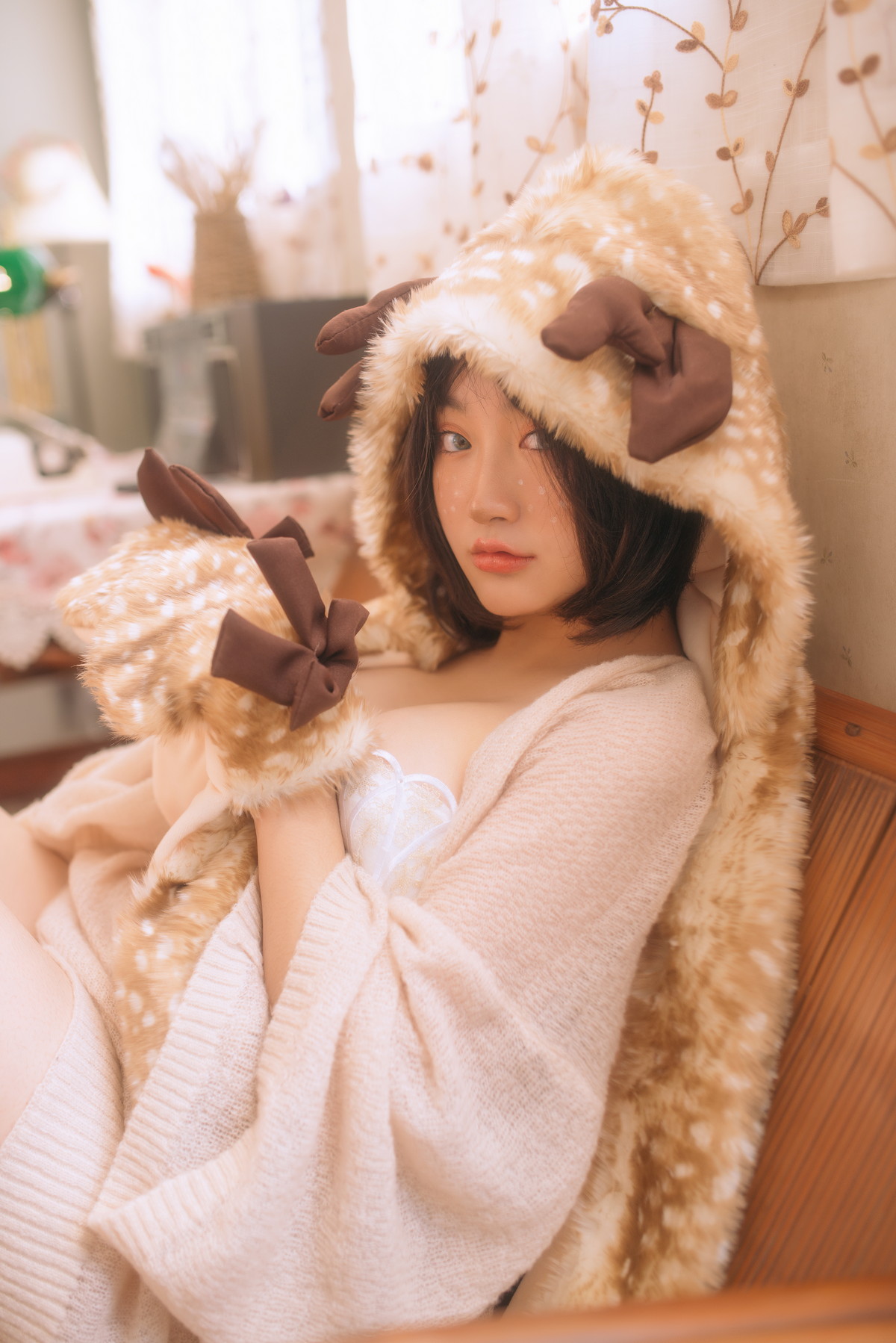 xgyw.top_网络美女野百合圣诞主题私房性感小鹿装扮性感蕾丝内衣秀傲人豪乳诱惑写真34P