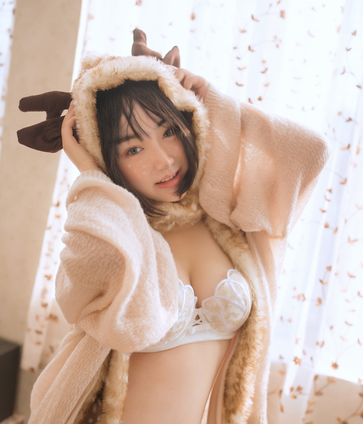 xgyw.top_网络美女野百合圣诞主题私房性感小鹿装扮性感蕾丝内衣秀傲人豪乳诱惑写真34P
