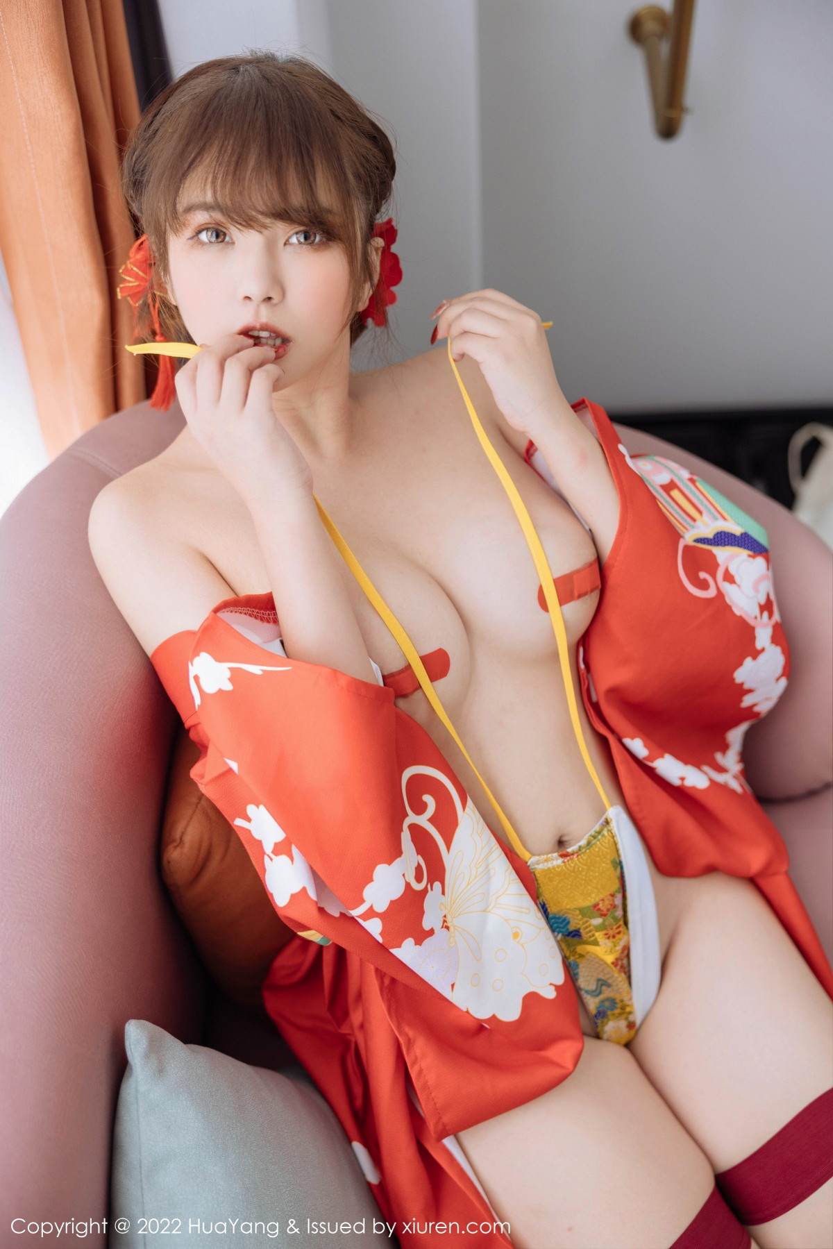xgyw.top_[HuaYang花漾]Vol.518_模特张思允Nice西双版纳旅拍红色真空和服半脱露豪乳诱惑写真64P