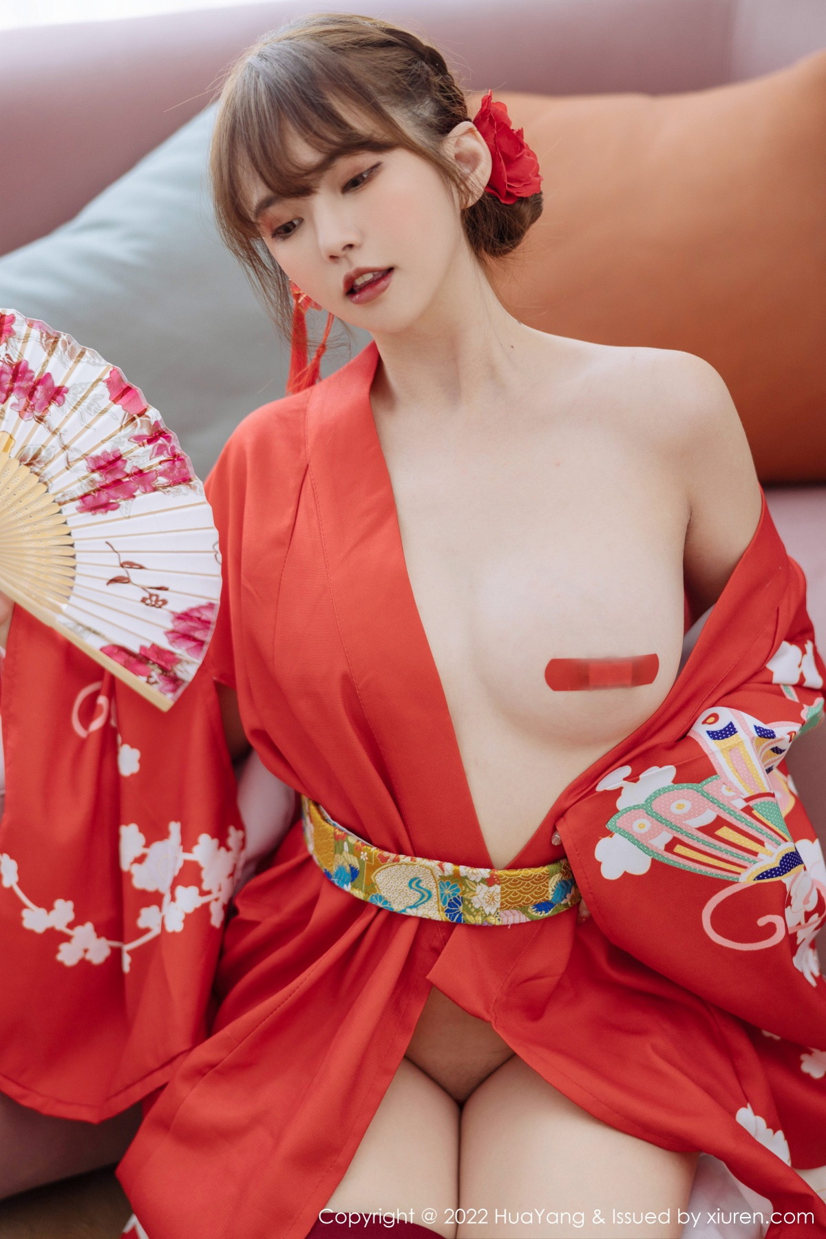 xgyw.top_[HuaYang花漾]Vol.518_模特张思允Nice西双版纳旅拍红色真空和服半脱露豪乳诱惑写真64P